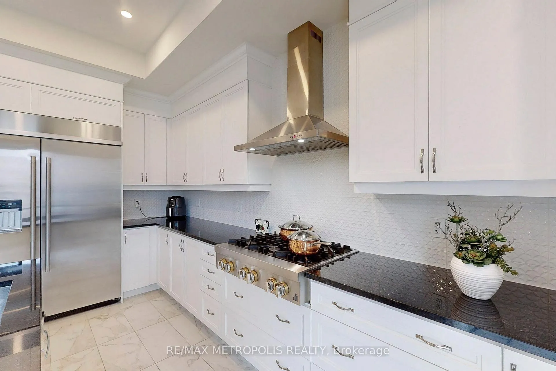 Photo 10 of 100 Ballantyne Boulevard, Vaughan, Vellore Village — HOMEH