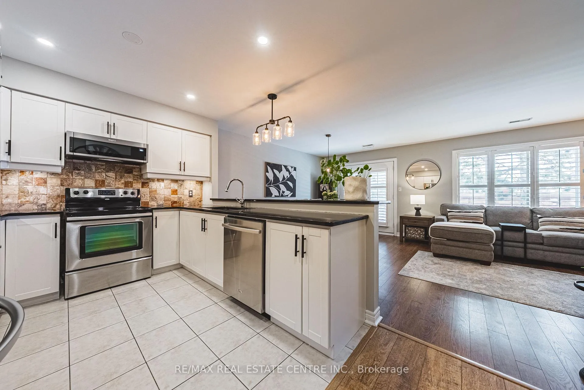Photo 5 of Unit 18, 705 Cumberland Avenue, Burlington, Roseland — HOMEH