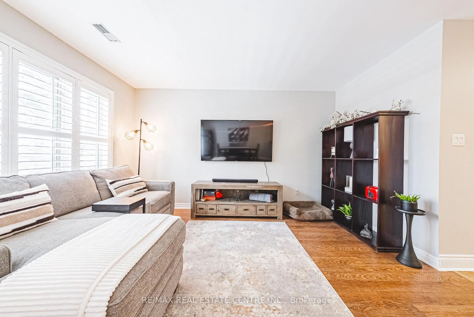 Photo 8 of Unit 18, 705 Cumberland Avenue, Burlington, Roseland — HOMEH