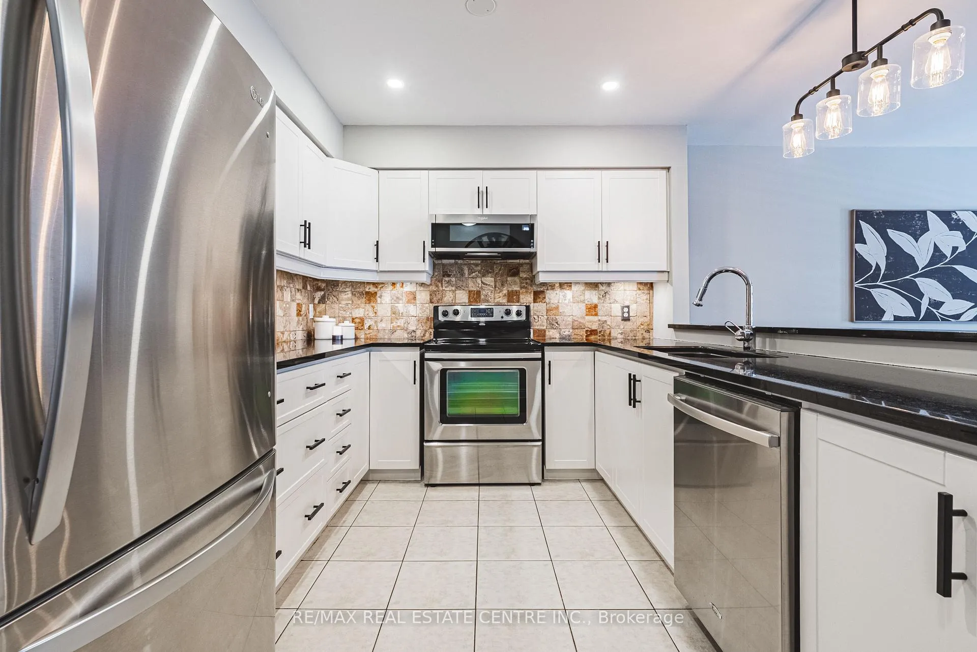 Photo 12 of Unit 18, 705 Cumberland Avenue, Burlington, Roseland — HOMEH