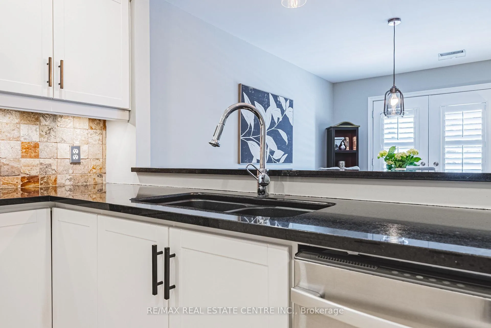 Photo 13 of Unit 18, 705 Cumberland Avenue, Burlington, Roseland — HOMEH