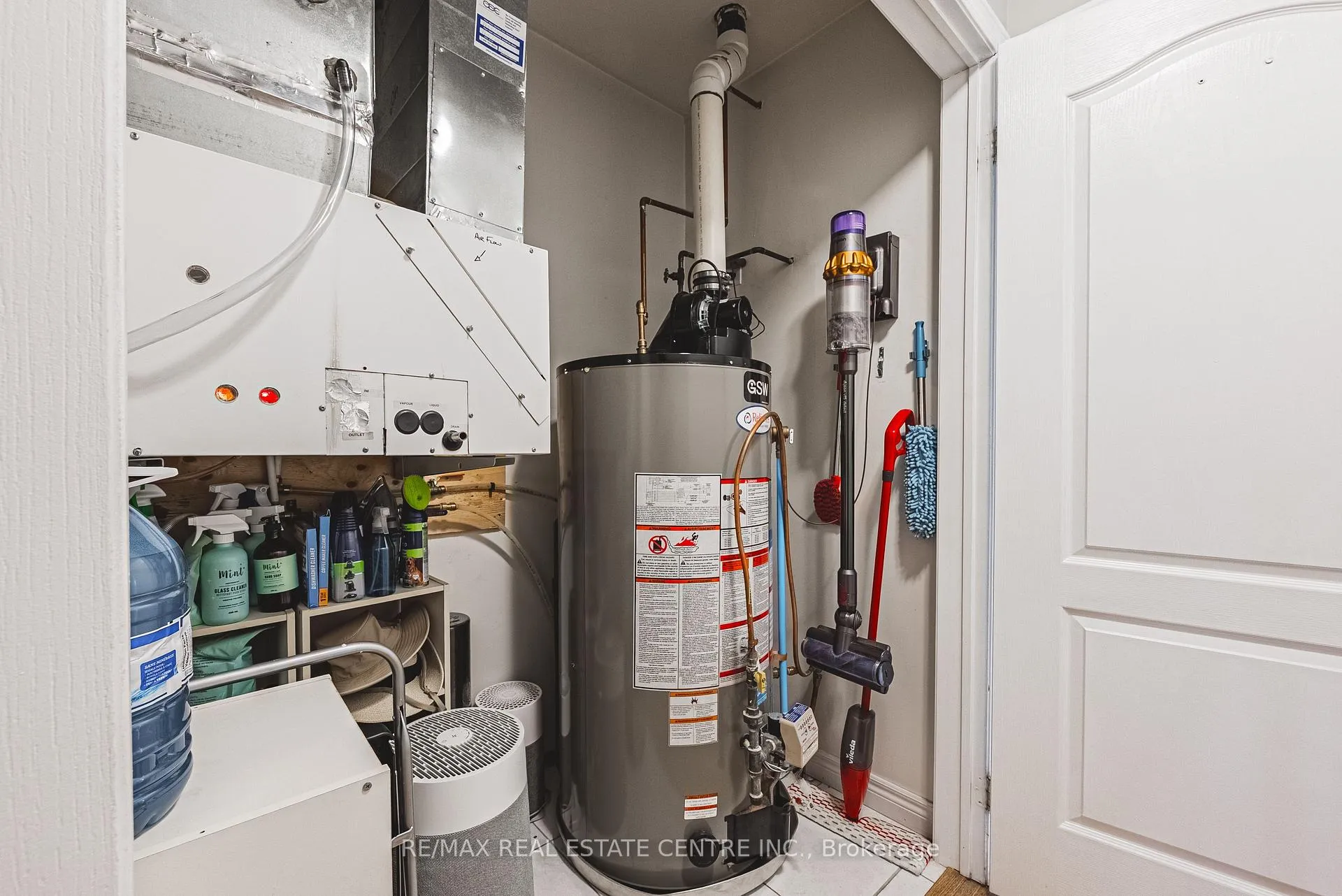 Photo 22 of Unit 18, 705 Cumberland Avenue, Burlington, Roseland — HOMEH