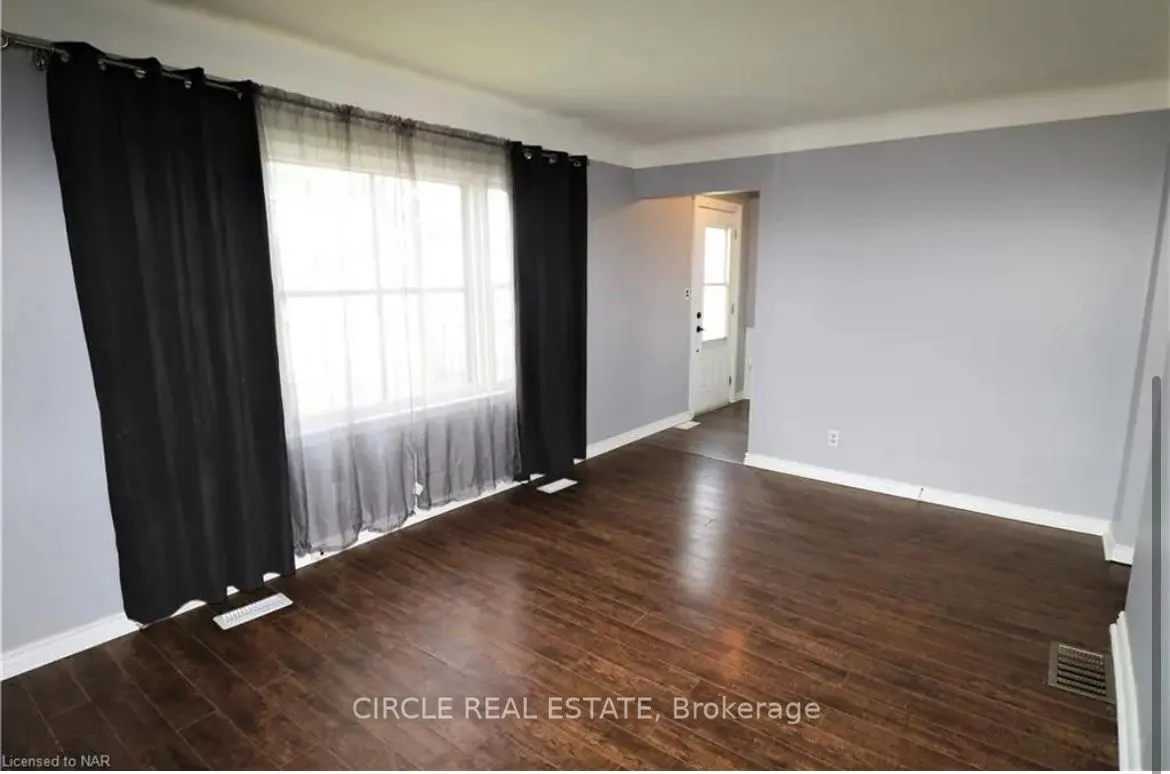Photo 3 of 6755 McLeod Road, Niagara Falls, Arad/Fallsview — HOMEH
