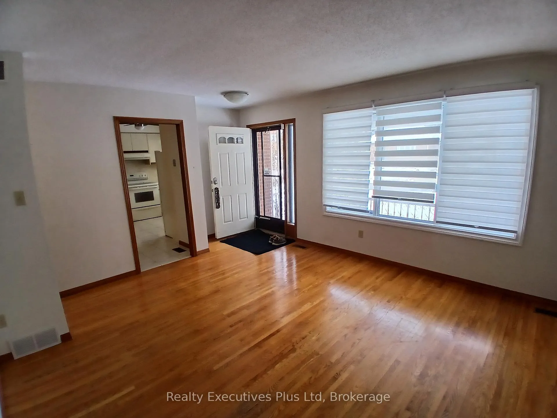 Photo 2 of 52 Alma Street N, Guelph, Junction/Onward Willow — HOMEH