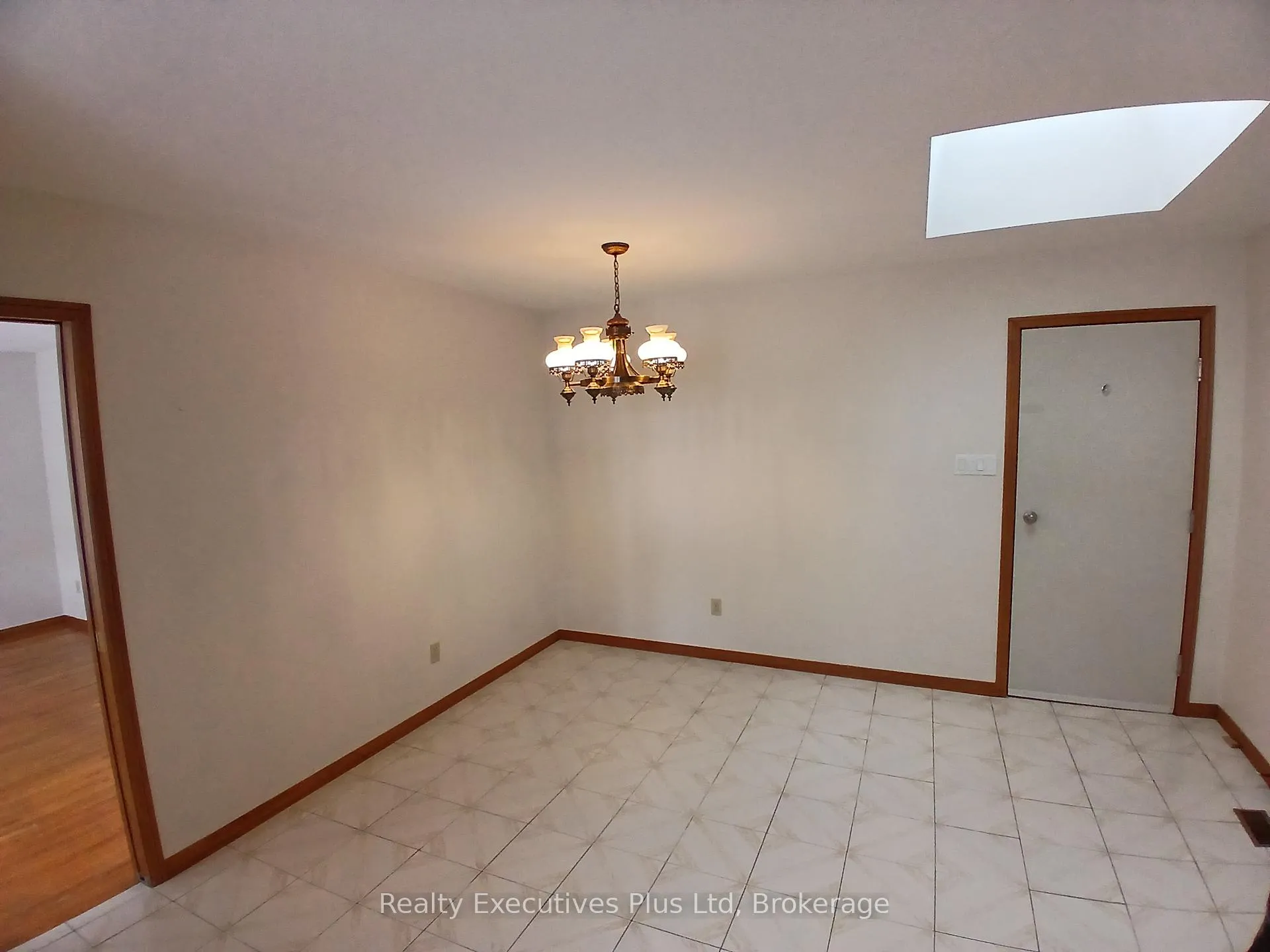 Photo 6 of 52 Alma Street N, Guelph, Junction/Onward Willow — HOMEH