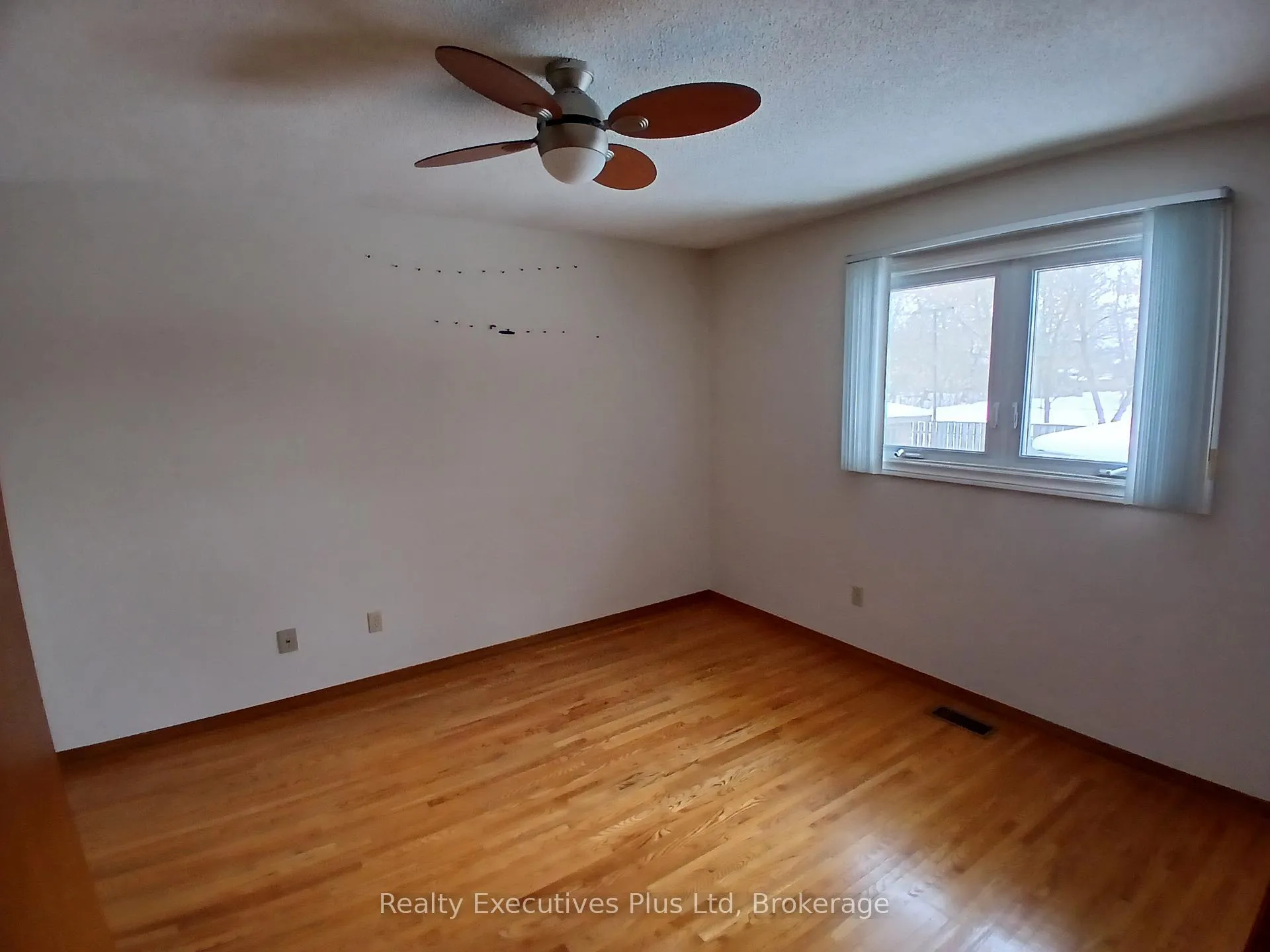 Photo 13 of 52 Alma Street N, Guelph, Junction/Onward Willow — HOMEH