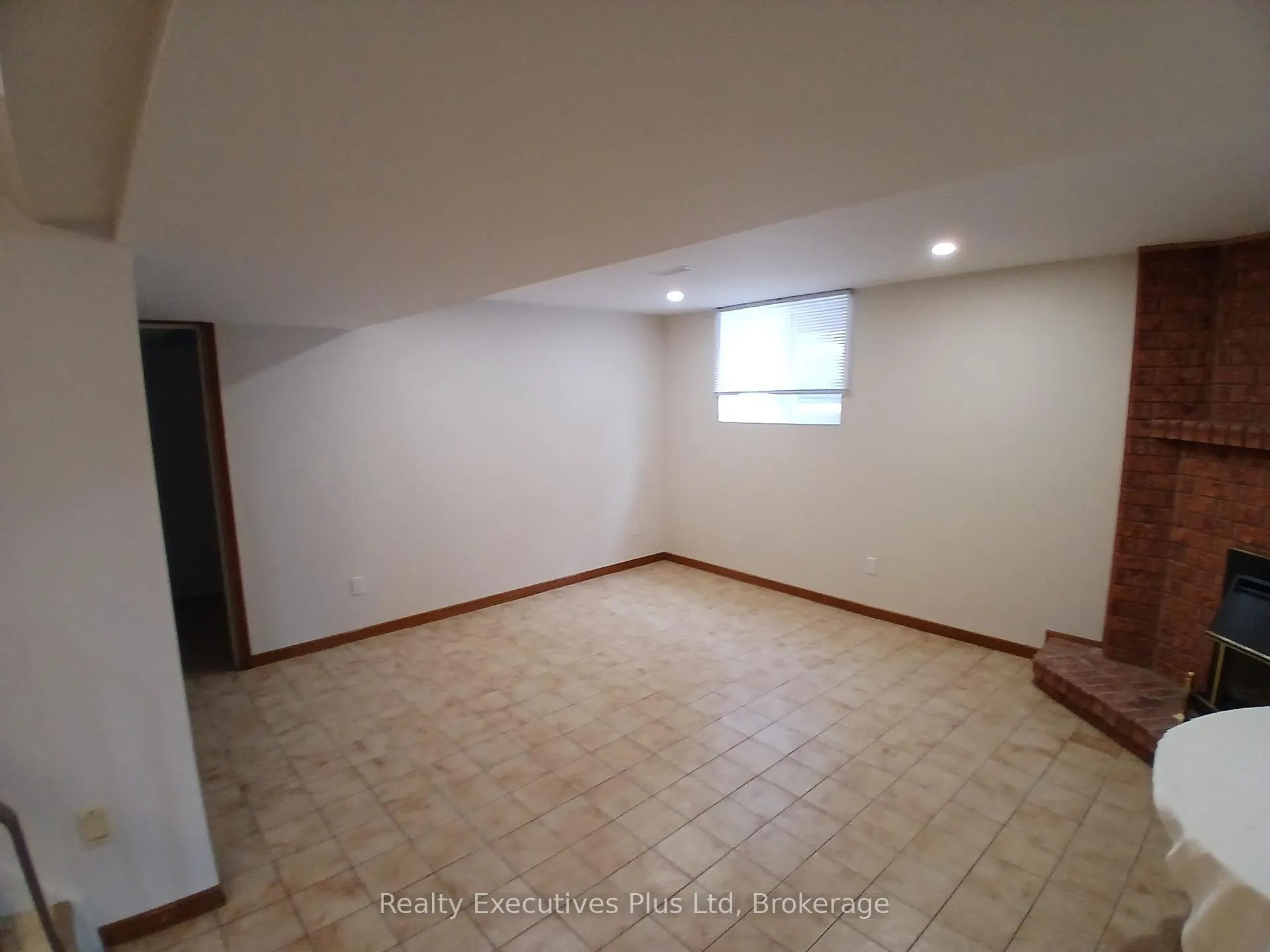 Photo 17 of 52 Alma Street N, Guelph, Junction/Onward Willow — HOMEH