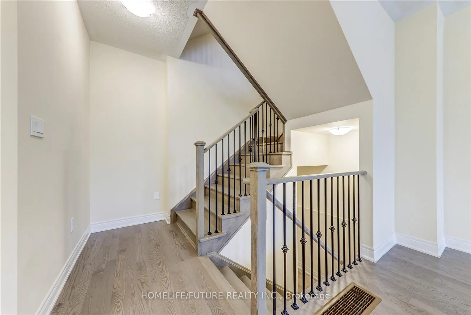 Photo 10 of 317 Kirkham Drive, Markham, Cedarwood — HOMEH