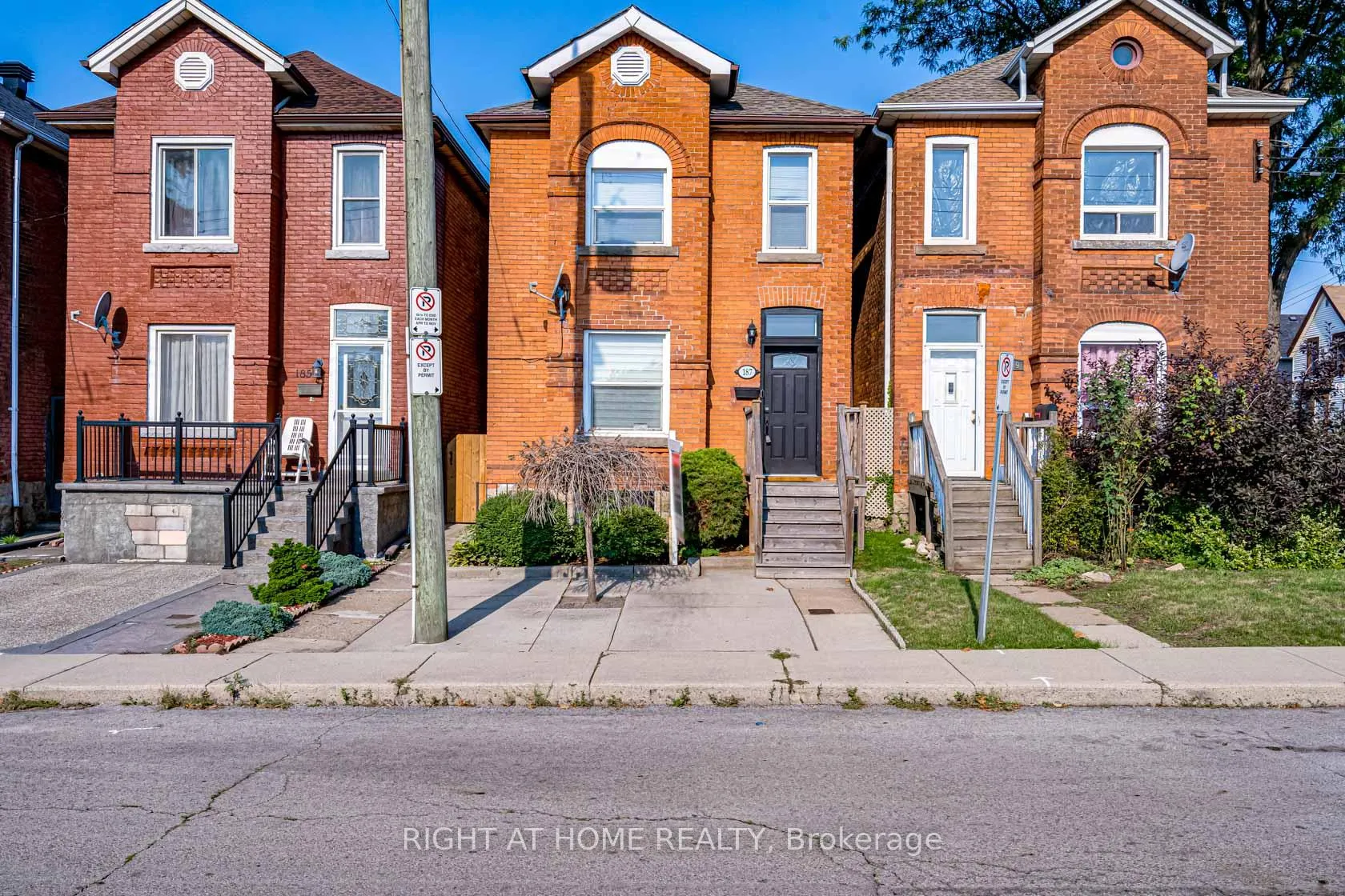 Front of 187 Oak Avenue