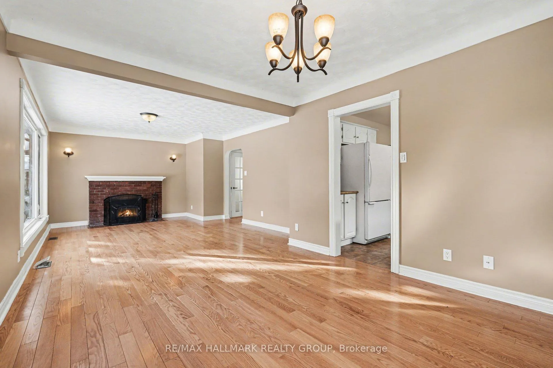 Photo 2 of 1530 Weyburn Street, Ottawa, Riverview Park — HOMEH
