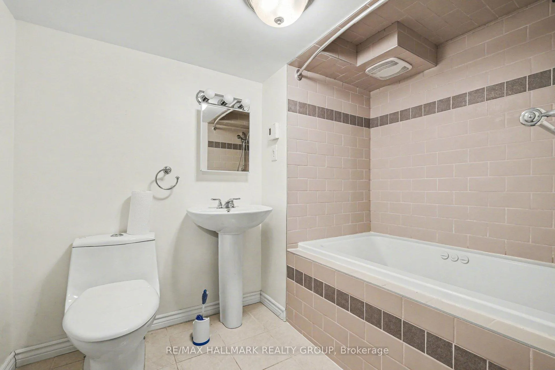 Photo 9 of 1530 Weyburn Street, Ottawa, Riverview Park — HOMEH