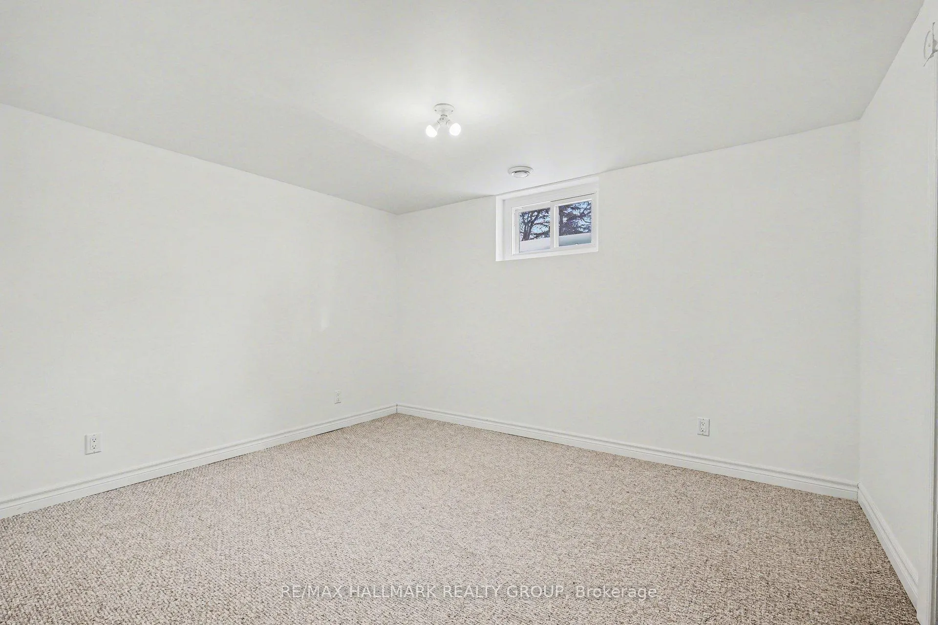 Photo 10 of 1530 Weyburn Street, Ottawa, Riverview Park — HOMEH