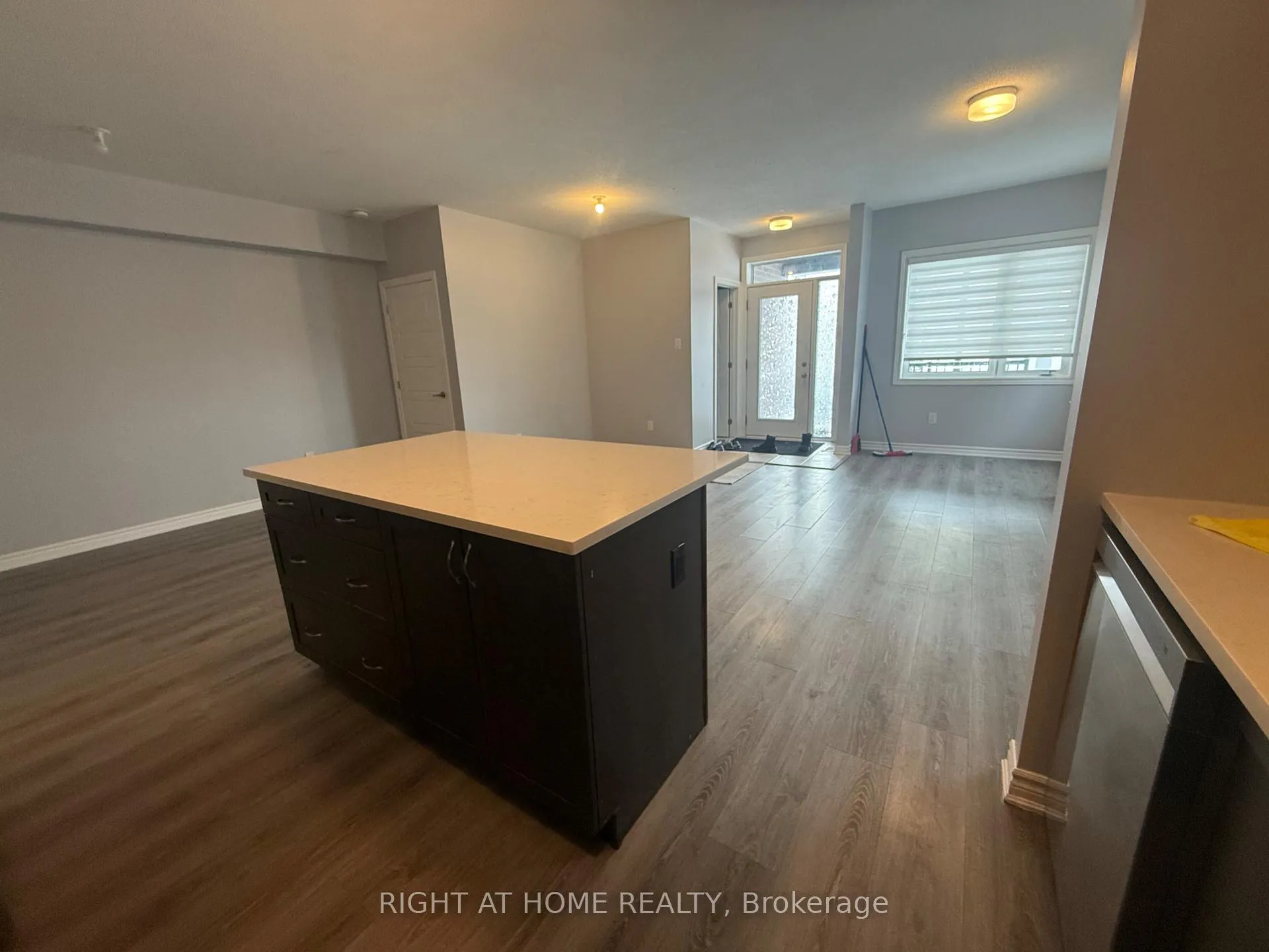 Photo 4 of Unit 435, 314 Pilot Private, Ottawa, Kanata - Emerald Meadows/Trailwest — HOMEH