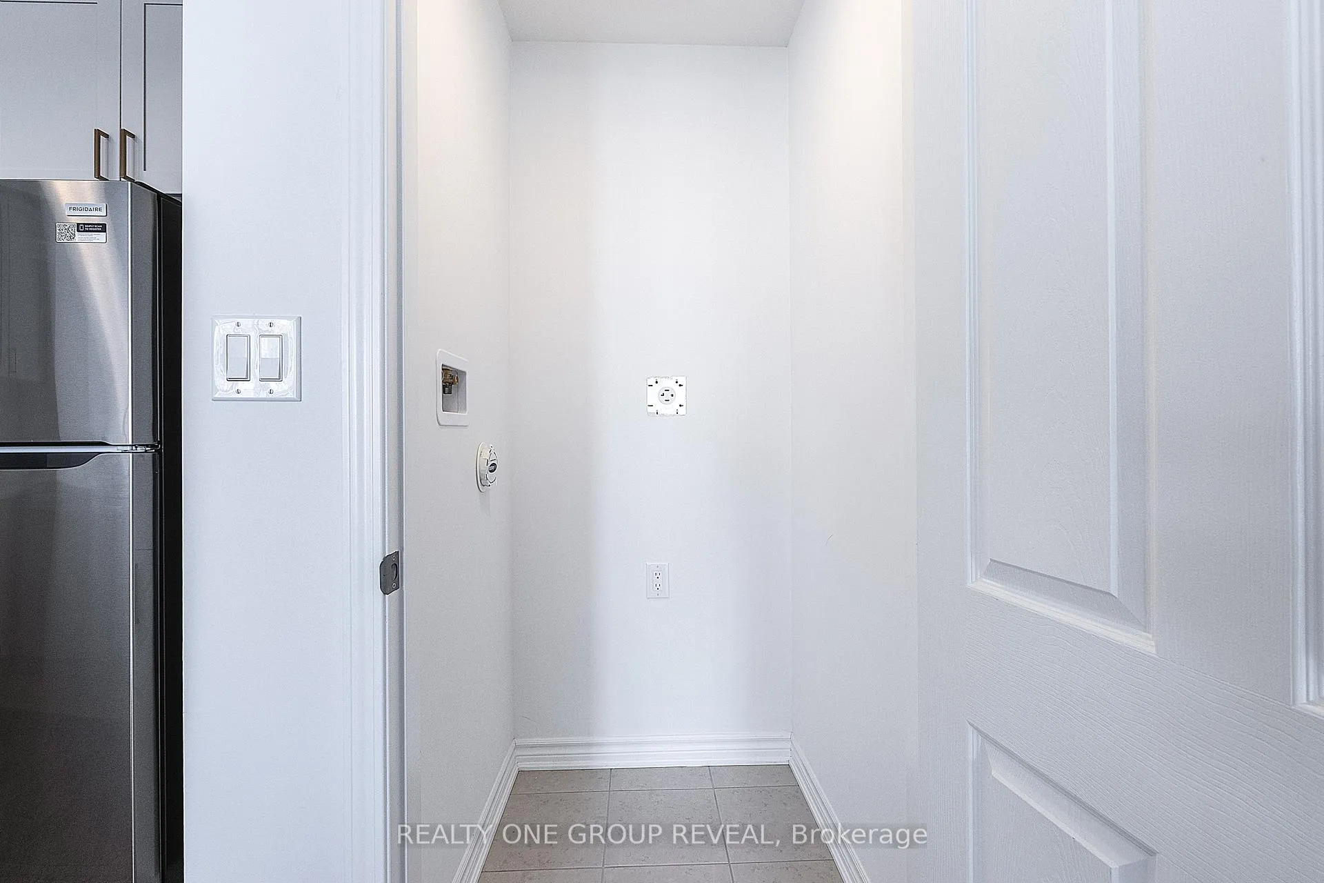 Photo 5 of 103 Avani Avenue, Markham, Rural Markham — HOMEH