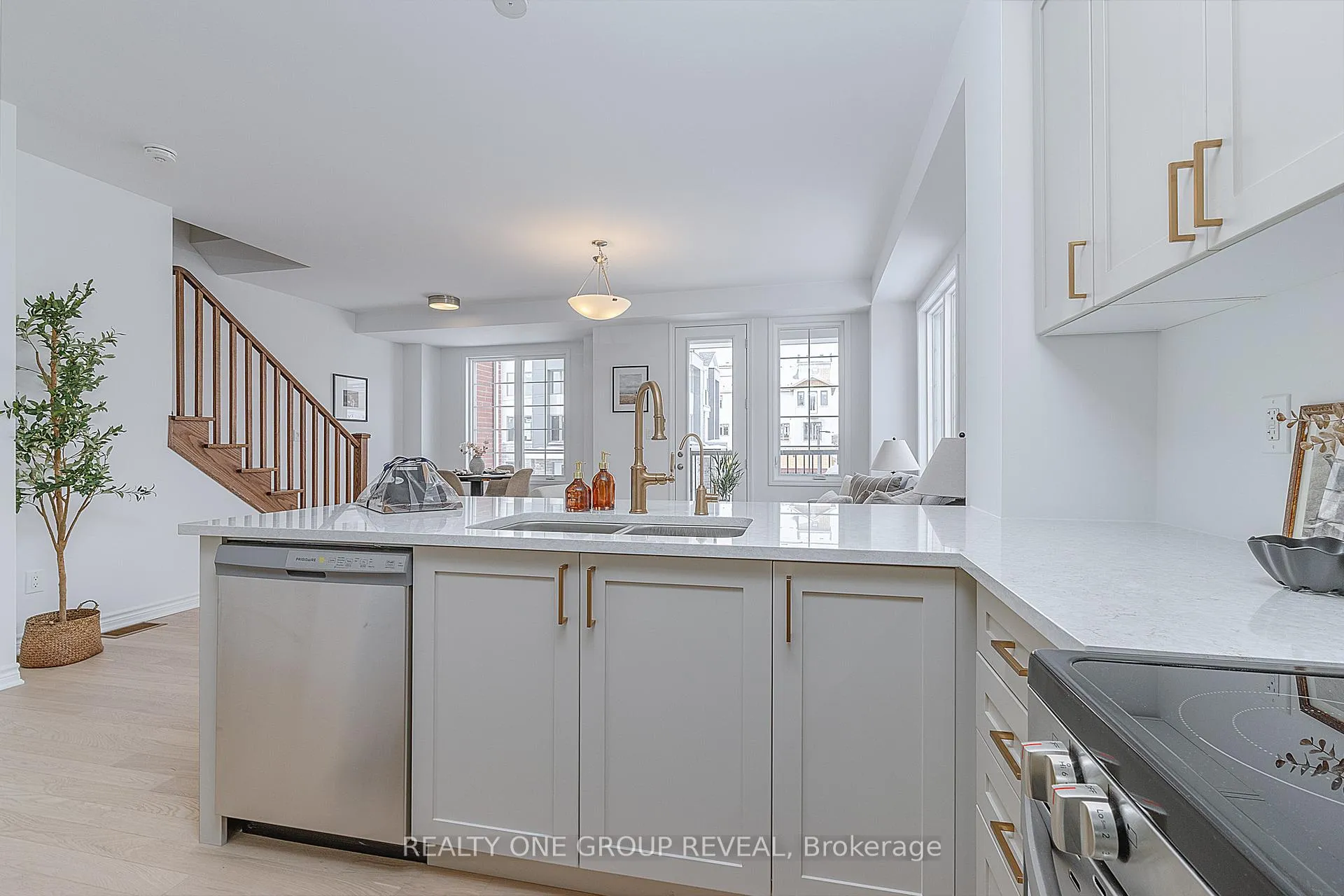 Photo 8 of 103 Avani Avenue, Markham, Rural Markham — HOMEH