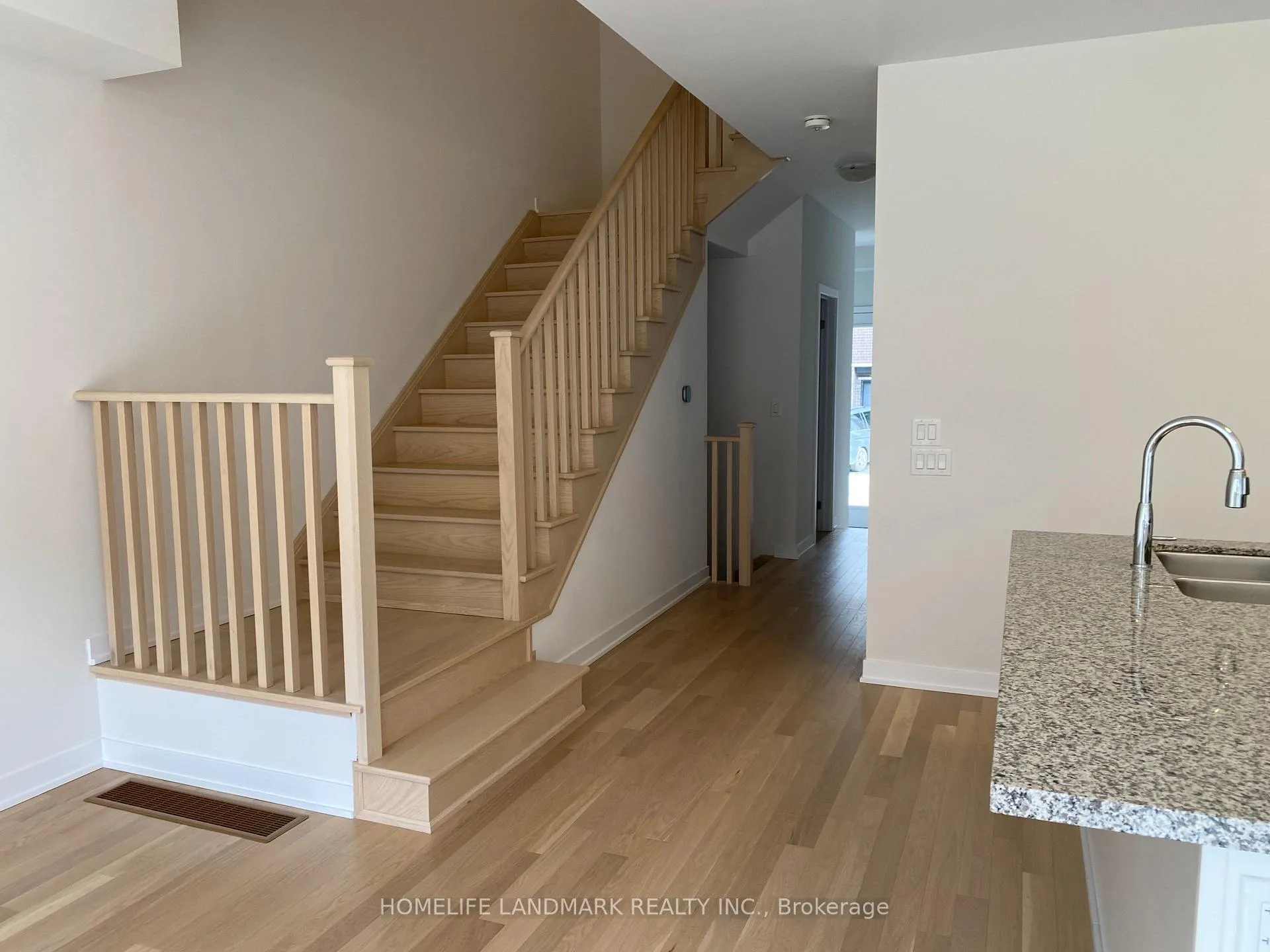 Photo 16 of 36 John Canning Way E, Markham, Unionville — HOMEH