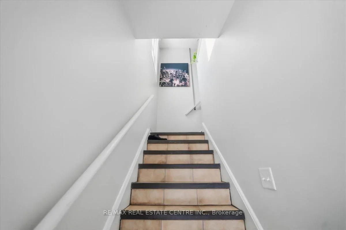 Photo 11 of 1548 King Street E, Hamilton, Delta — HOMEH