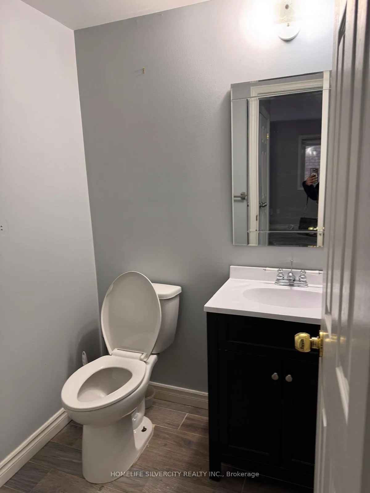 Photo 3 of 154 Broomlands Drive, Vaughan, Maple — HOMEH