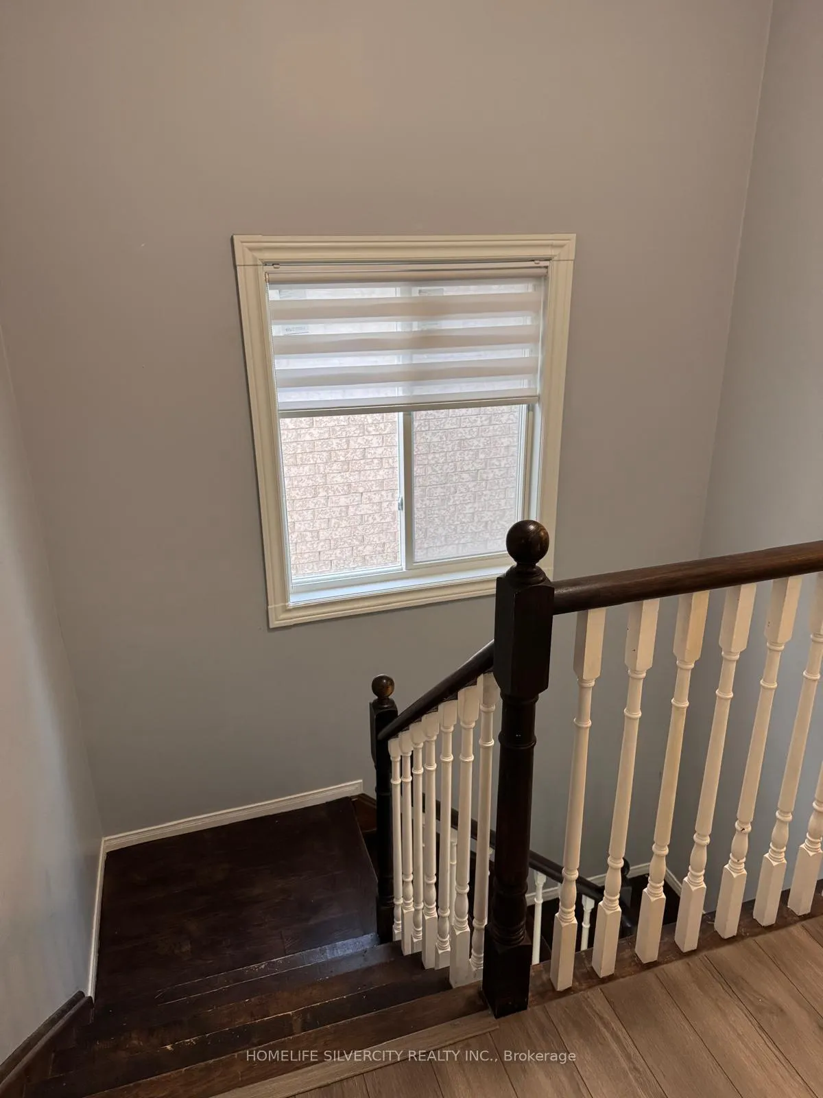 Photo 4 of 154 Broomlands Drive, Vaughan, Maple — HOMEH