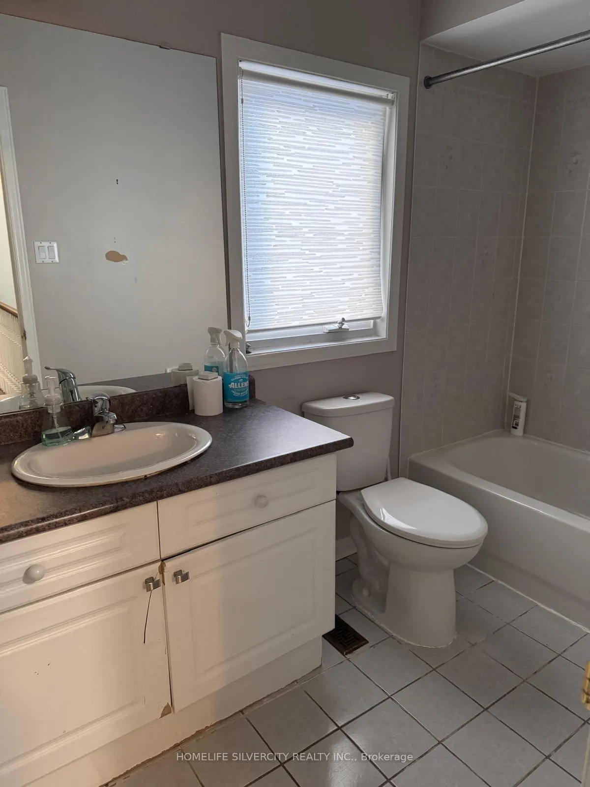 Photo 12 of 154 Broomlands Drive, Vaughan, Maple — HOMEH