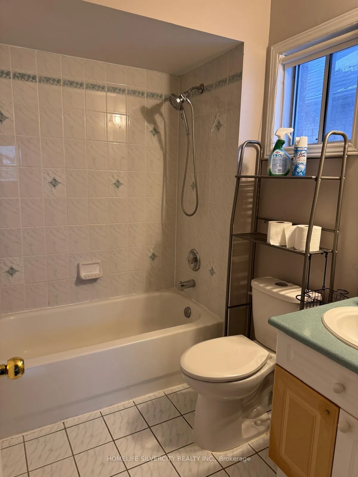 Photo 13 of 154 Broomlands Drive, Vaughan, Maple — HOMEH