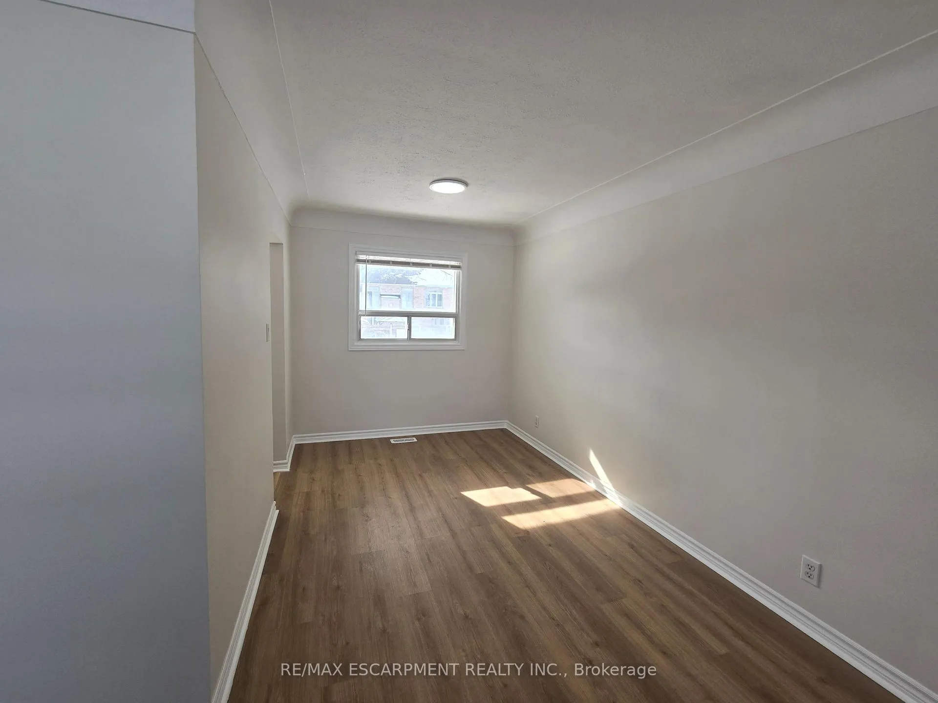Photo 8 of 8199 Twenty Road E, Hamilton, Rural Glanbrook — HOMEH