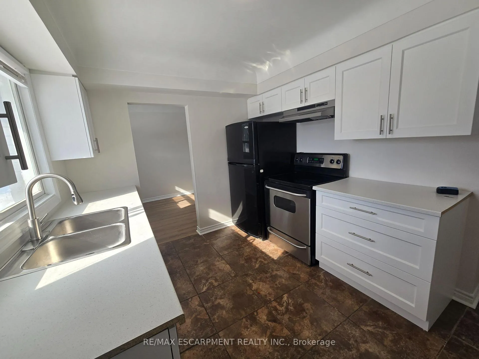 Photo 9 of 8199 Twenty Road E, Hamilton, Rural Glanbrook — HOMEH