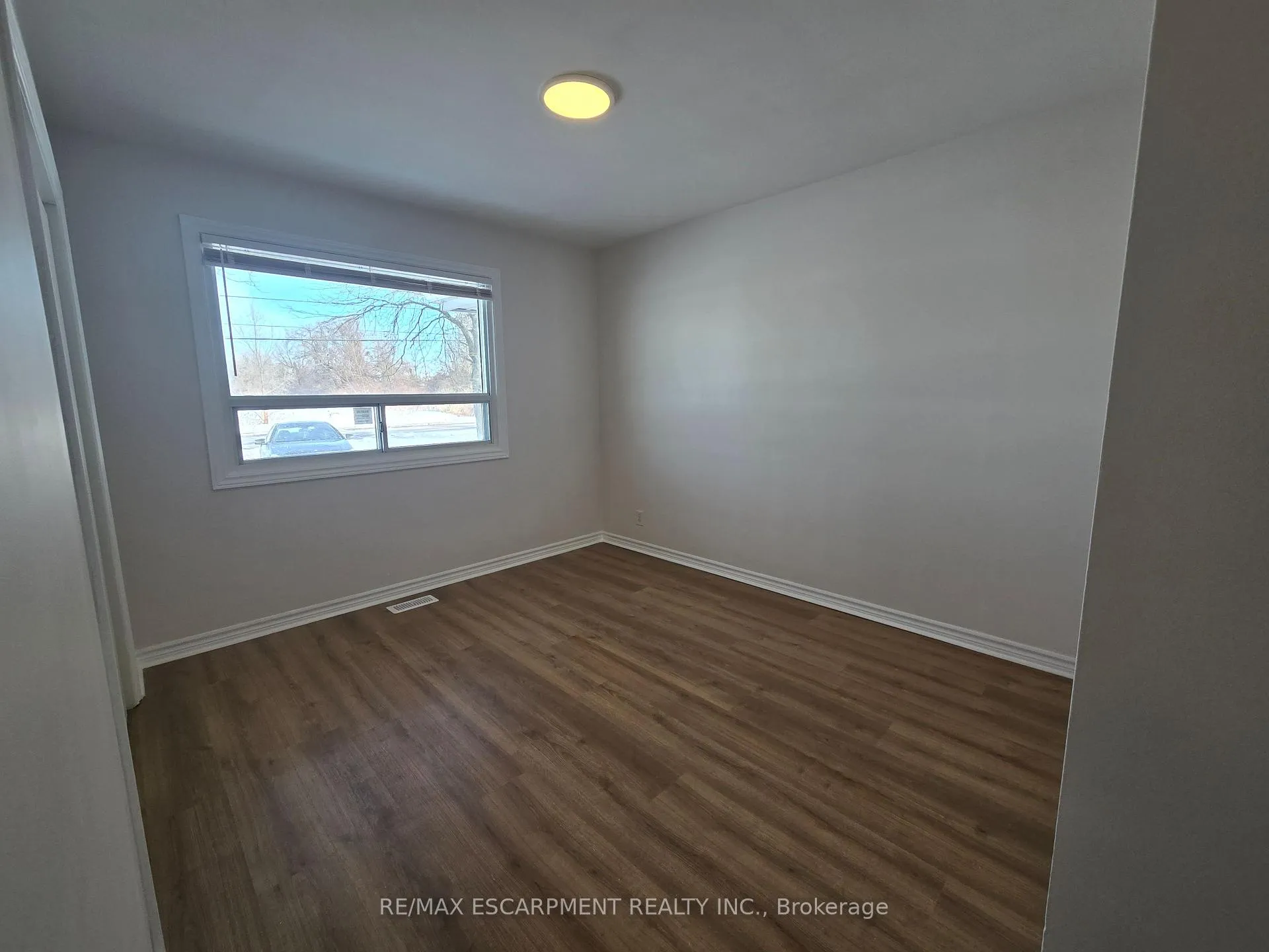 Photo 12 of 8199 Twenty Road E, Hamilton, Rural Glanbrook — HOMEH