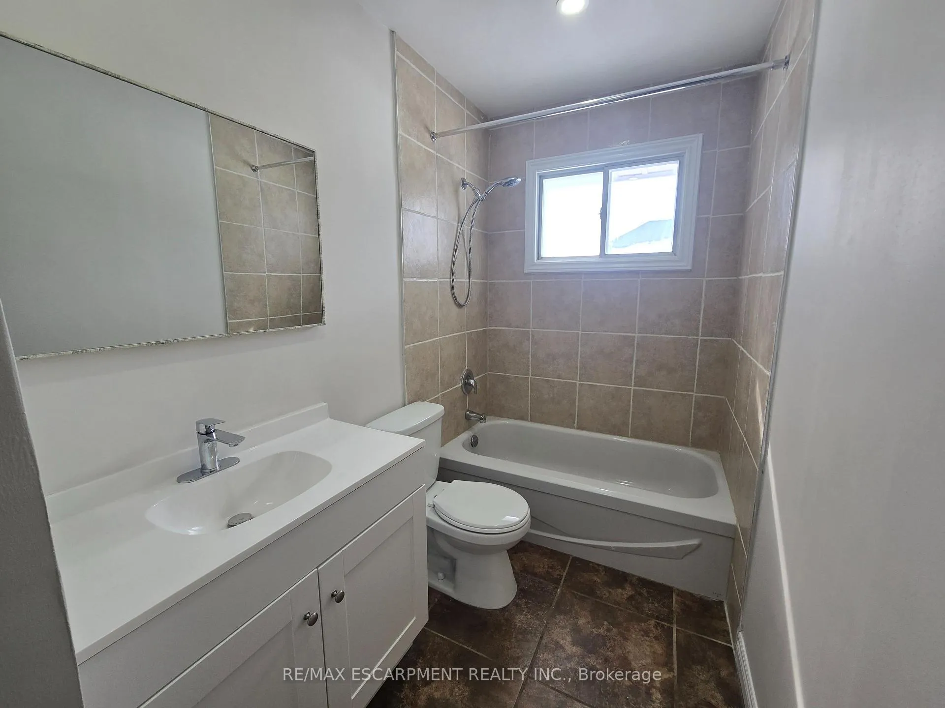 Photo 15 of 8199 Twenty Road E, Hamilton, Rural Glanbrook — HOMEH