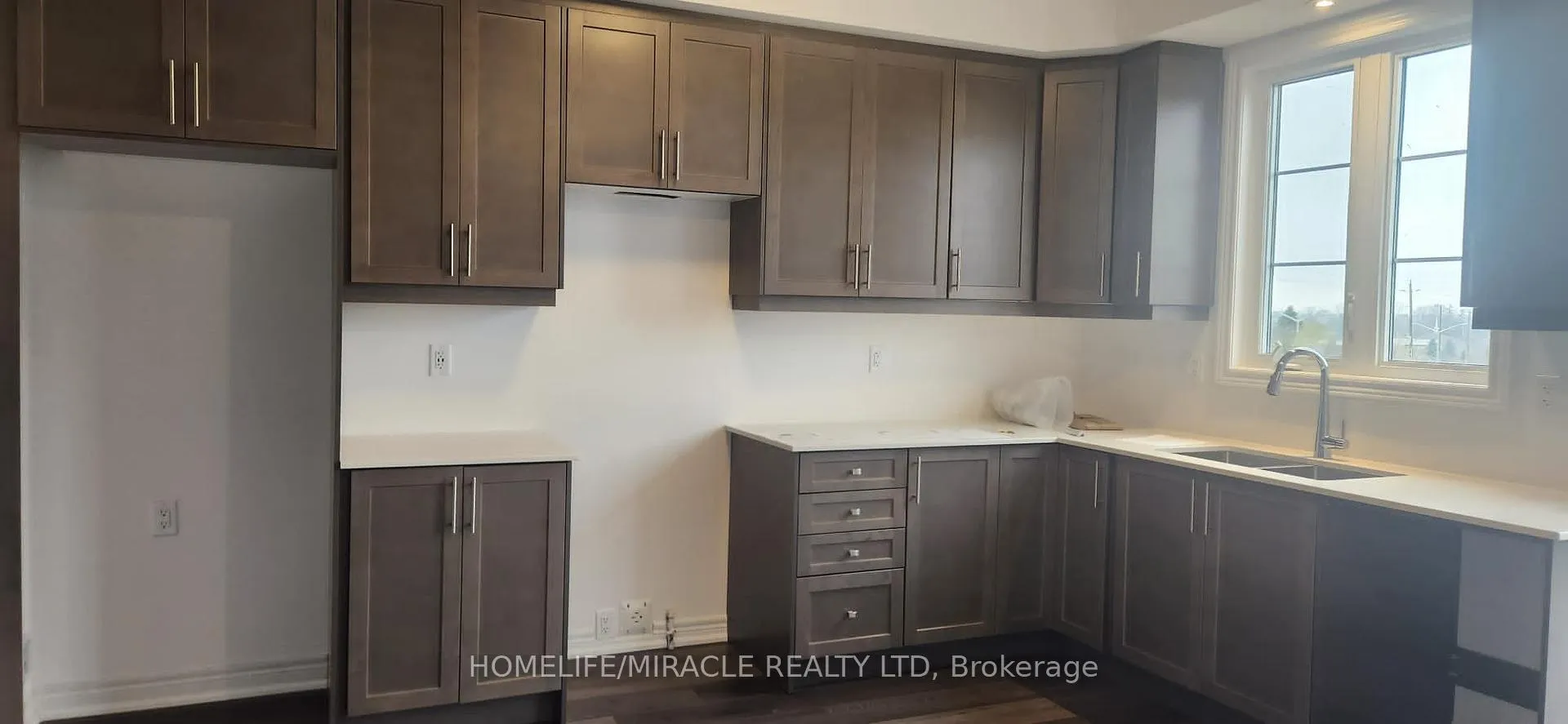 Photo 7 of Unit 2, 106 Court Drive, Brant, Paris — HOMEH