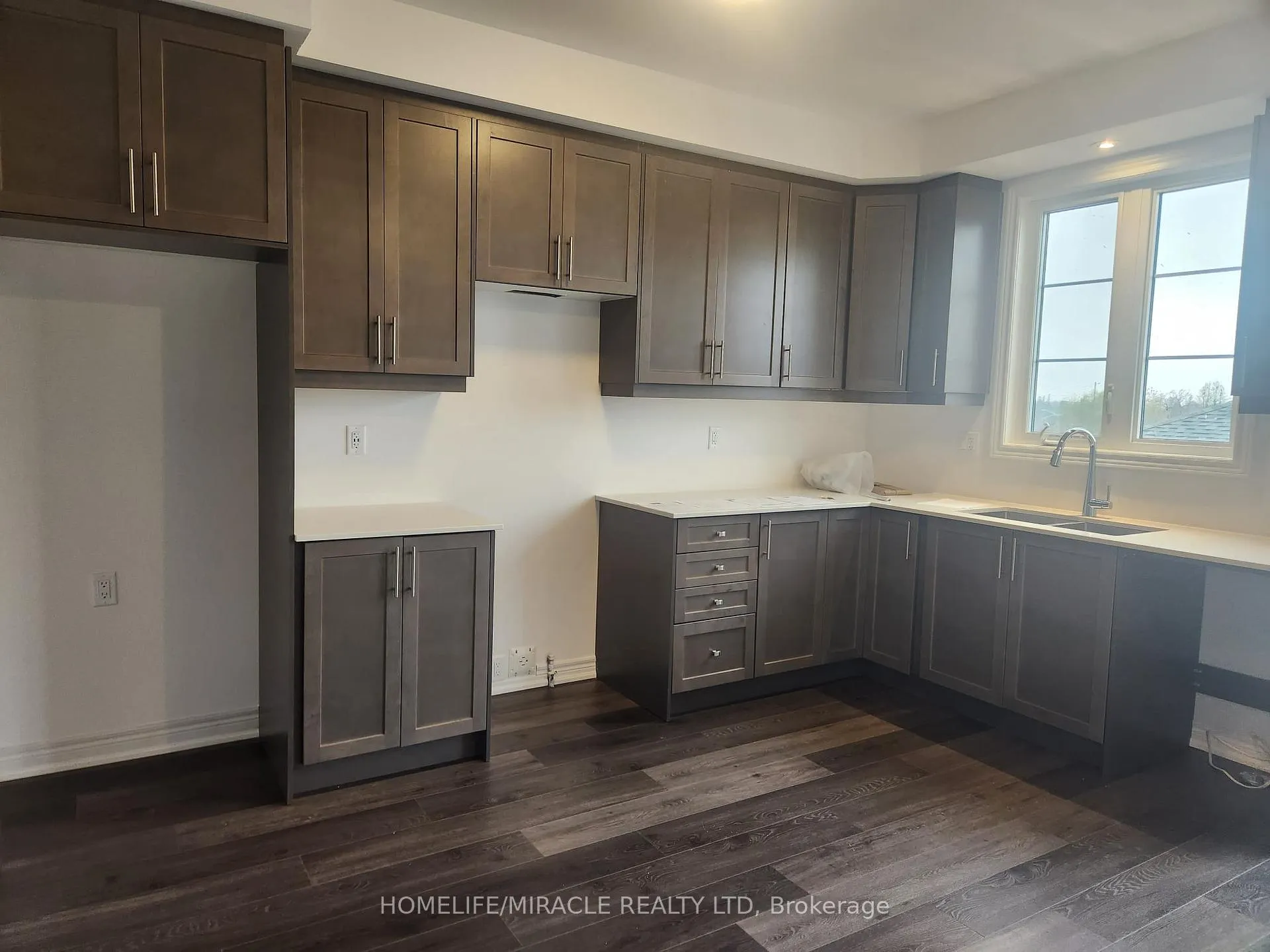 Photo 8 of Unit 2, 106 Court Drive, Brant, Paris — HOMEH