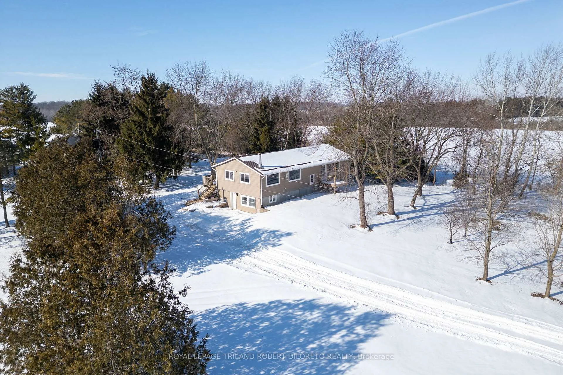 Photo 2 of 21477 Springfield Road, Southwest Middlesex, Rural Southwest Middlesex — HOMEH