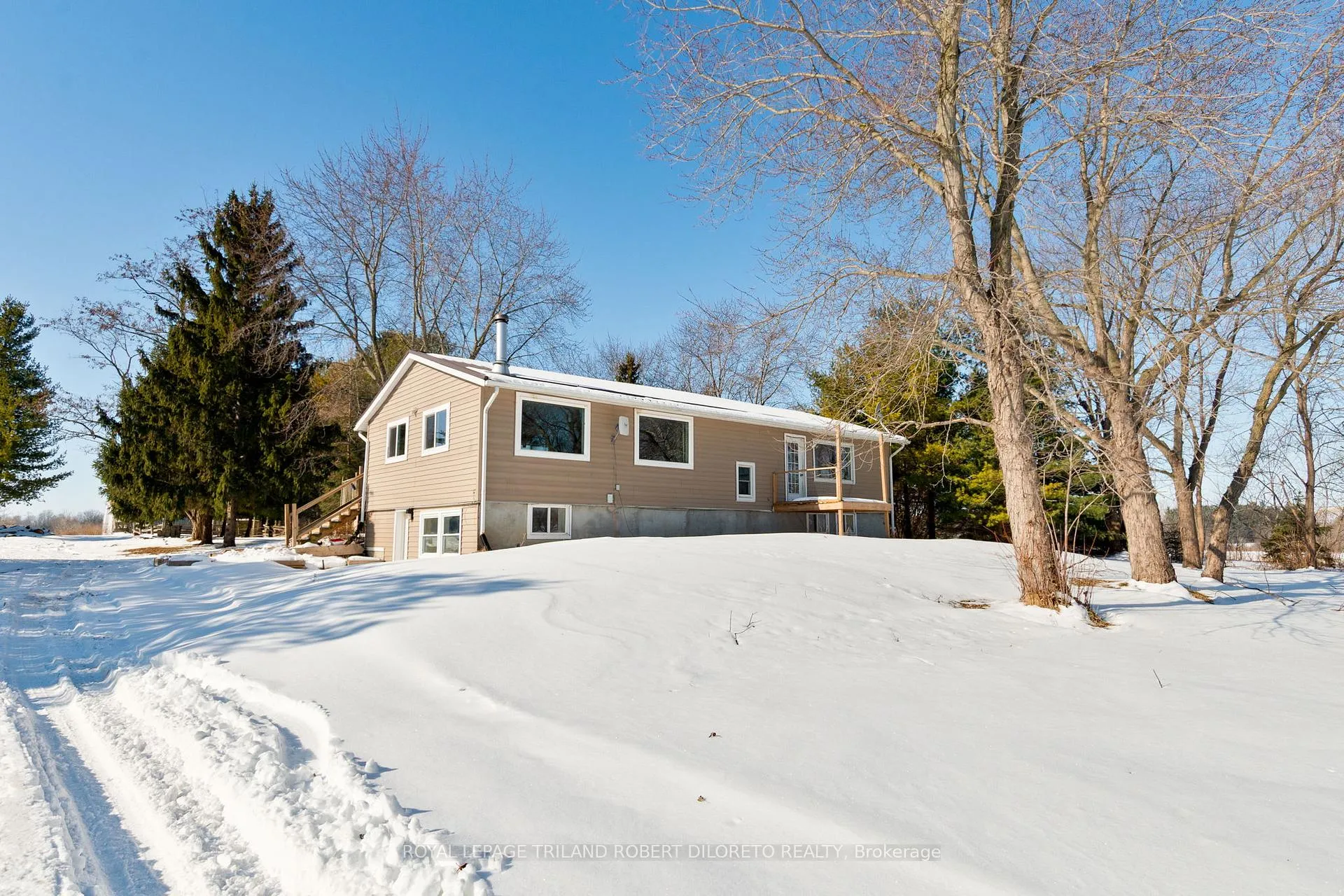 Photo 4 of 21477 Springfield Road, Southwest Middlesex, Rural Southwest Middlesex — HOMEH