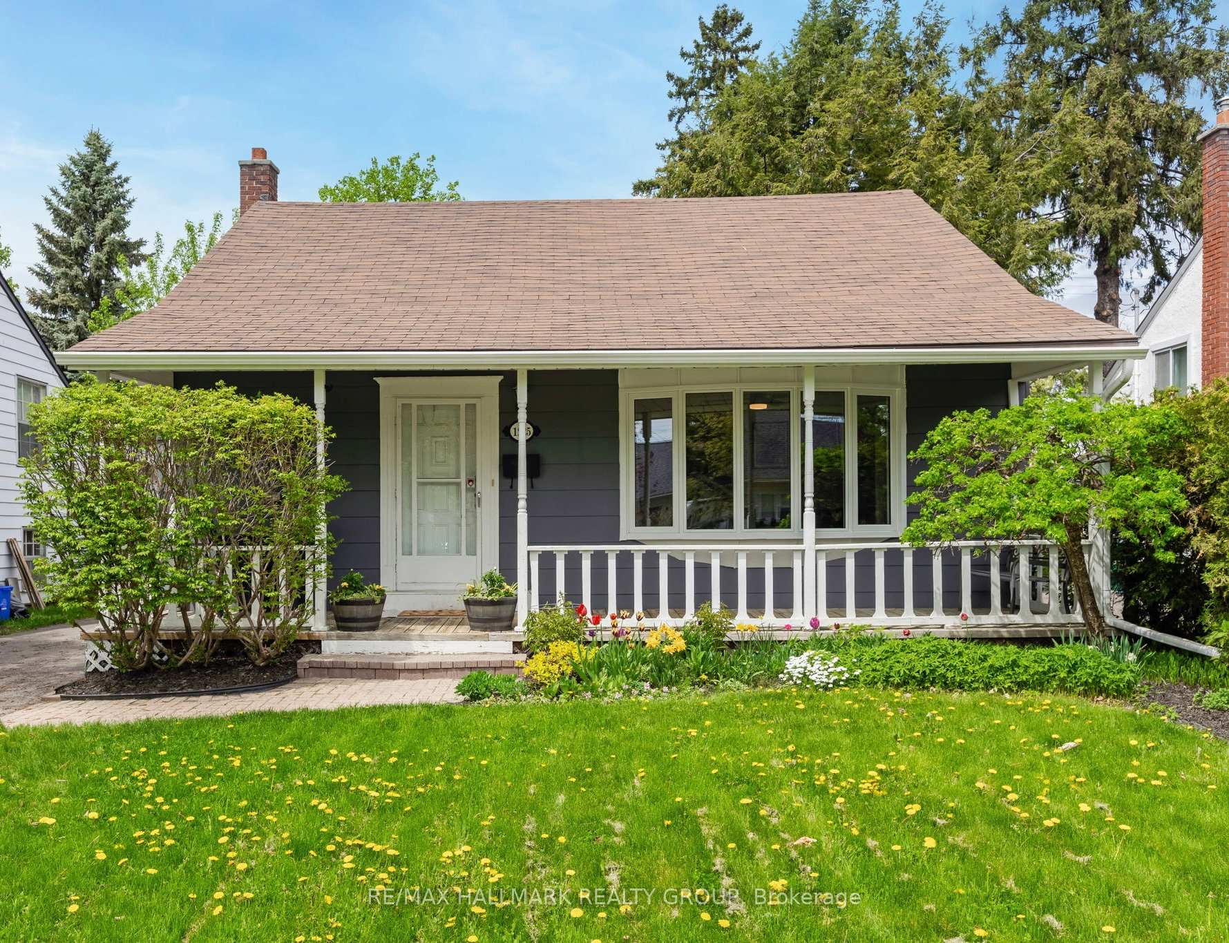 Front of 1225 Foxbar Avenue