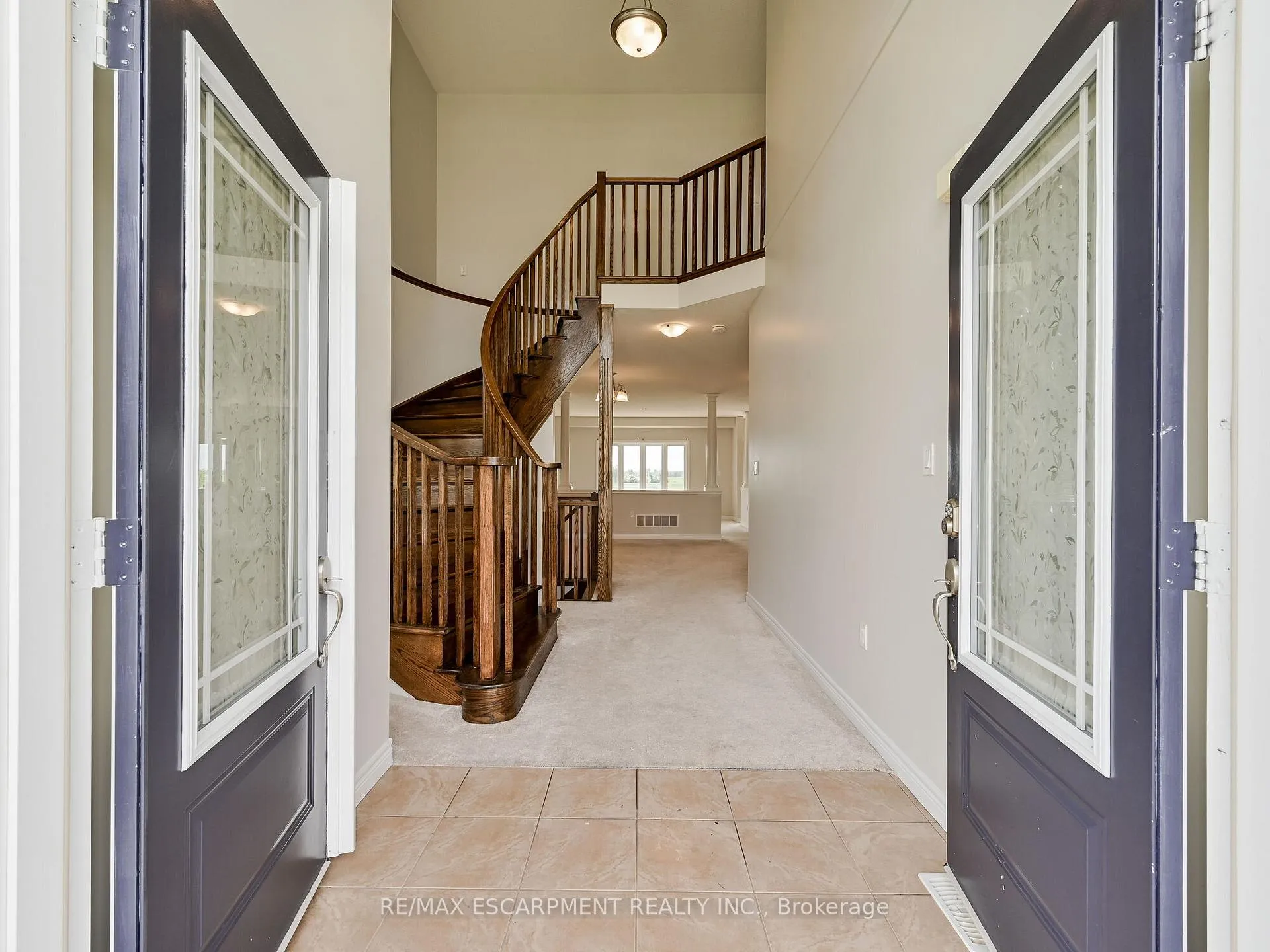 Photo 3 of 56 Dolomiti Court, Hamilton, Rural Glanbrook — HOMEH