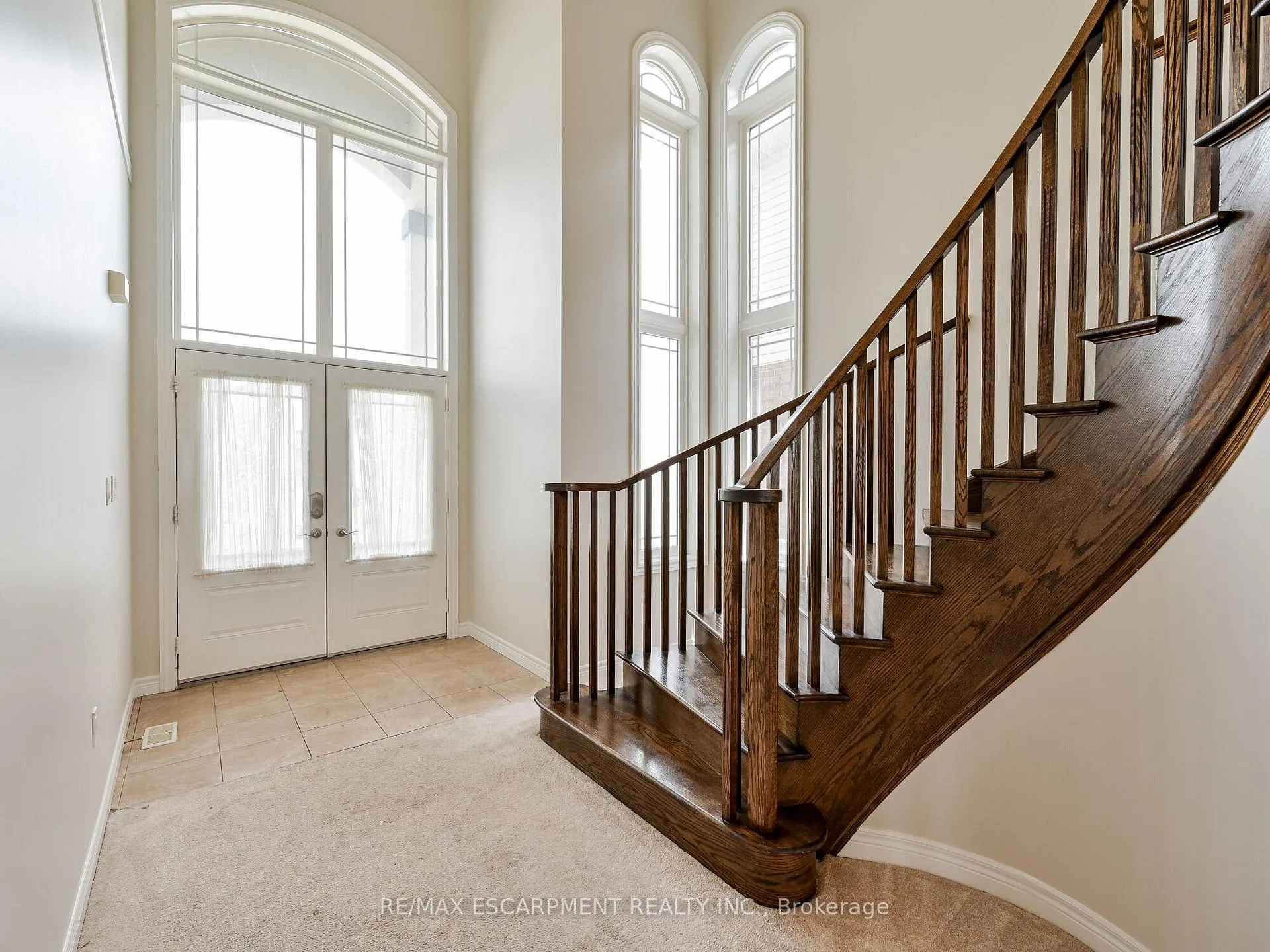 Photo 4 of 56 Dolomiti Court, Hamilton, Rural Glanbrook — HOMEH