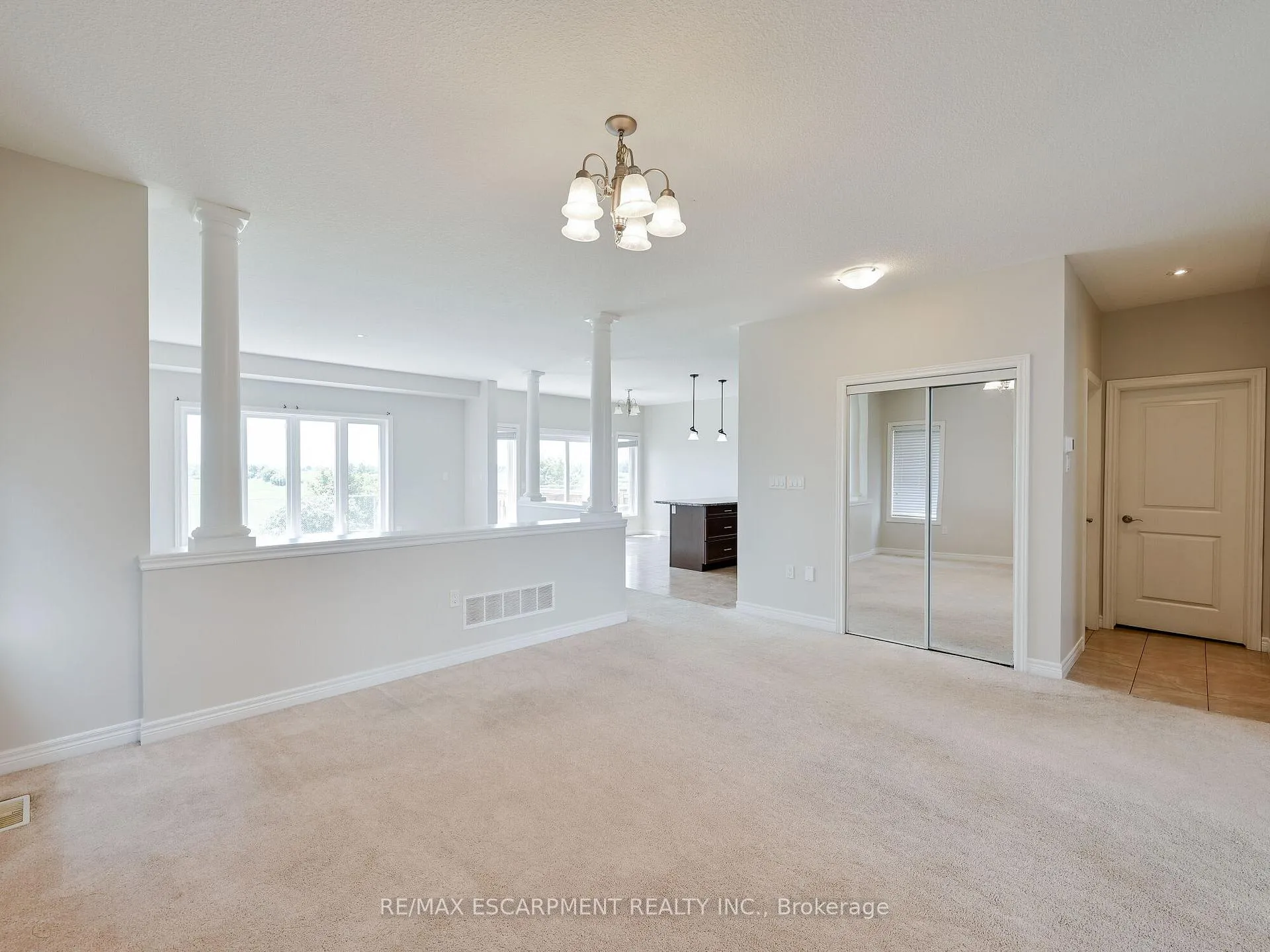 Photo 8 of 56 Dolomiti Court, Hamilton, Rural Glanbrook — HOMEH