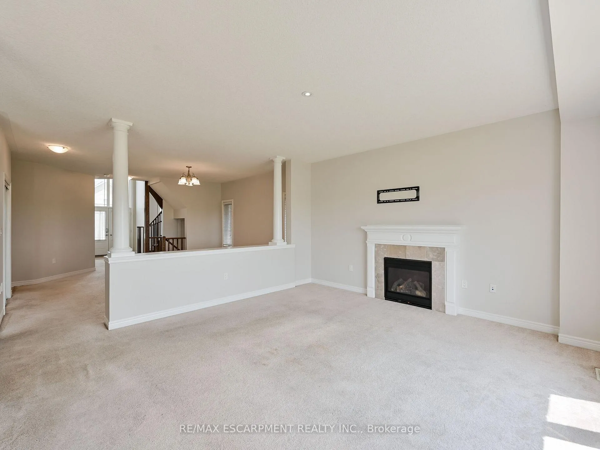 Photo 10 of 56 Dolomiti Court, Hamilton, Rural Glanbrook — HOMEH