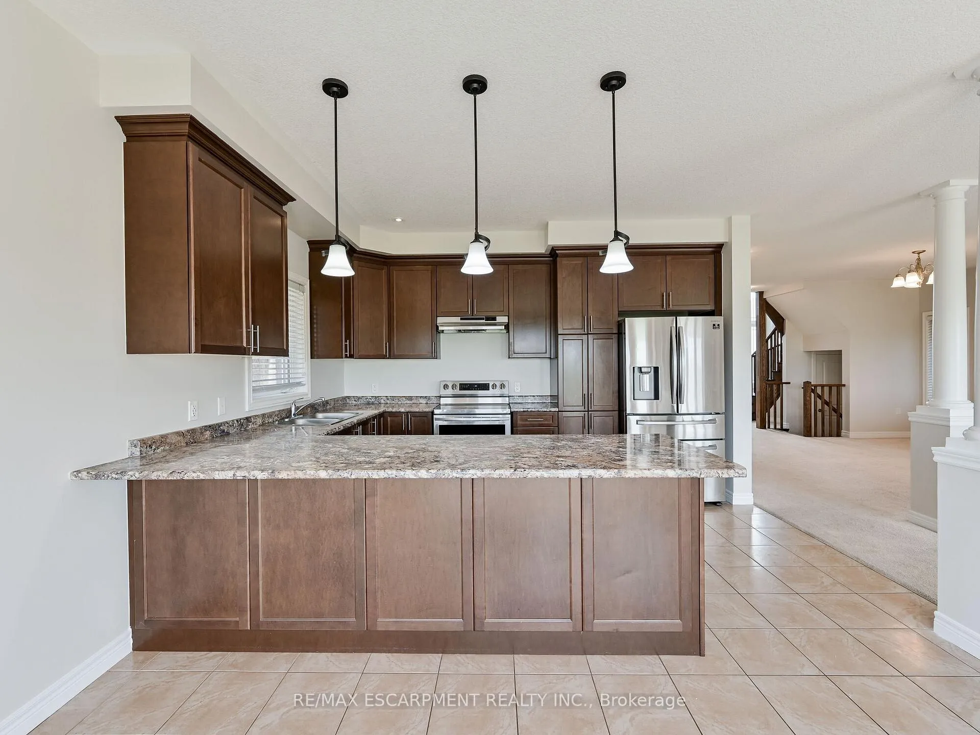 Photo 12 of 56 Dolomiti Court, Hamilton, Rural Glanbrook — HOMEH