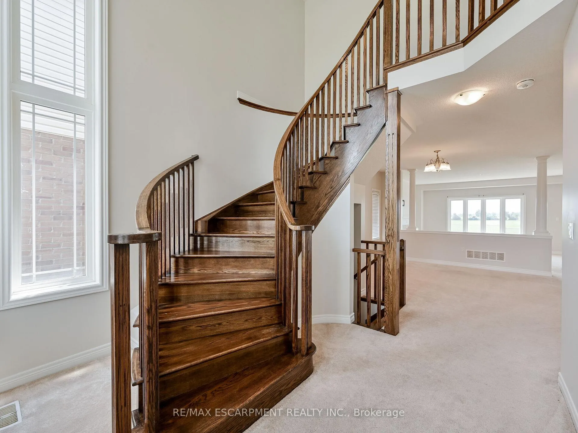Photo 18 of 56 Dolomiti Court, Hamilton, Rural Glanbrook — HOMEH