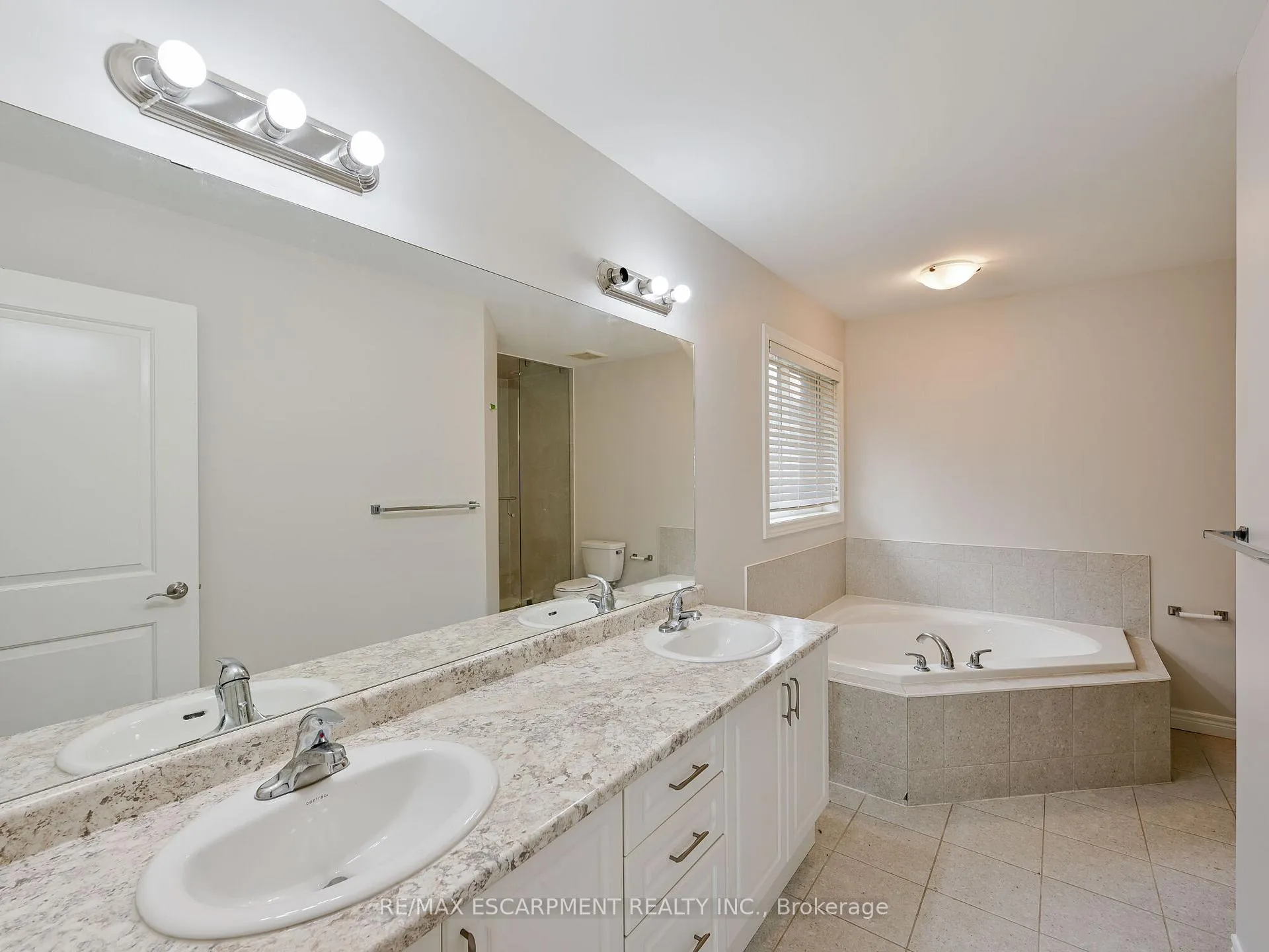 Photo 22 of 56 Dolomiti Court, Hamilton, Rural Glanbrook — HOMEH