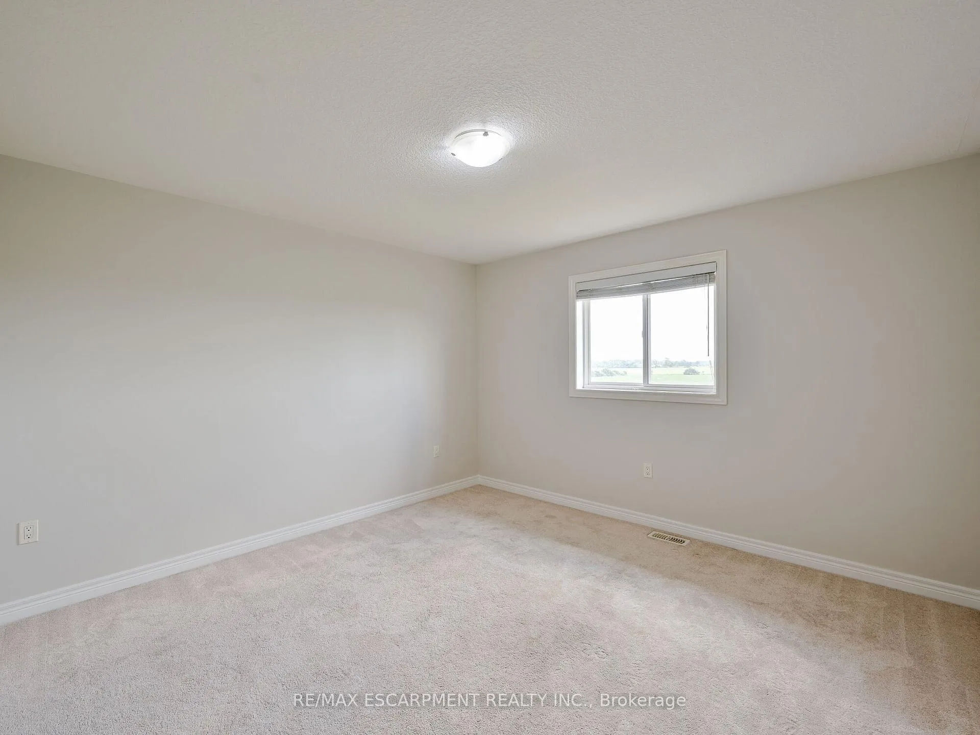 Photo 25 of 56 Dolomiti Court, Hamilton, Rural Glanbrook — HOMEH