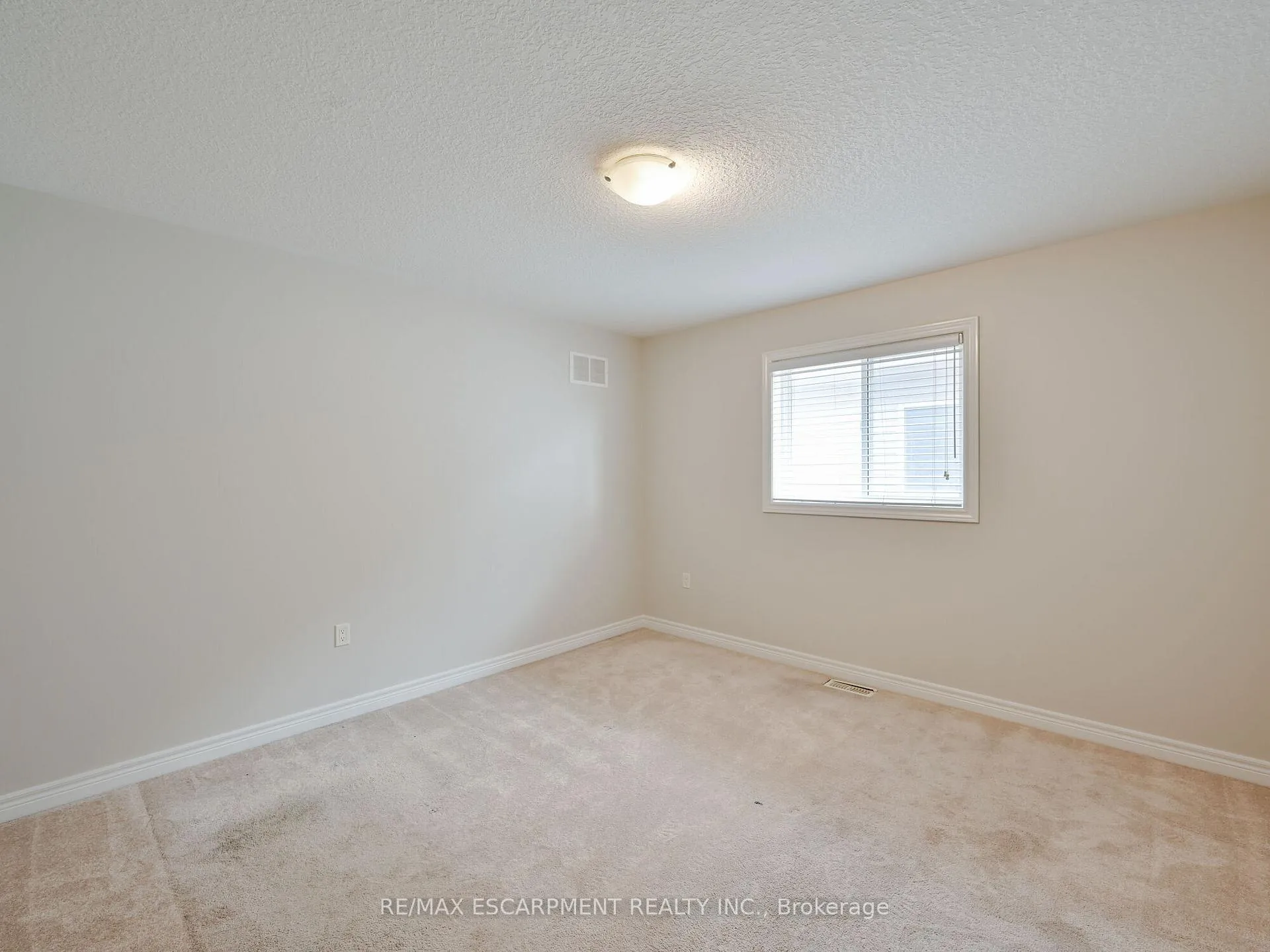 Photo 27 of 56 Dolomiti Court, Hamilton, Rural Glanbrook — HOMEH