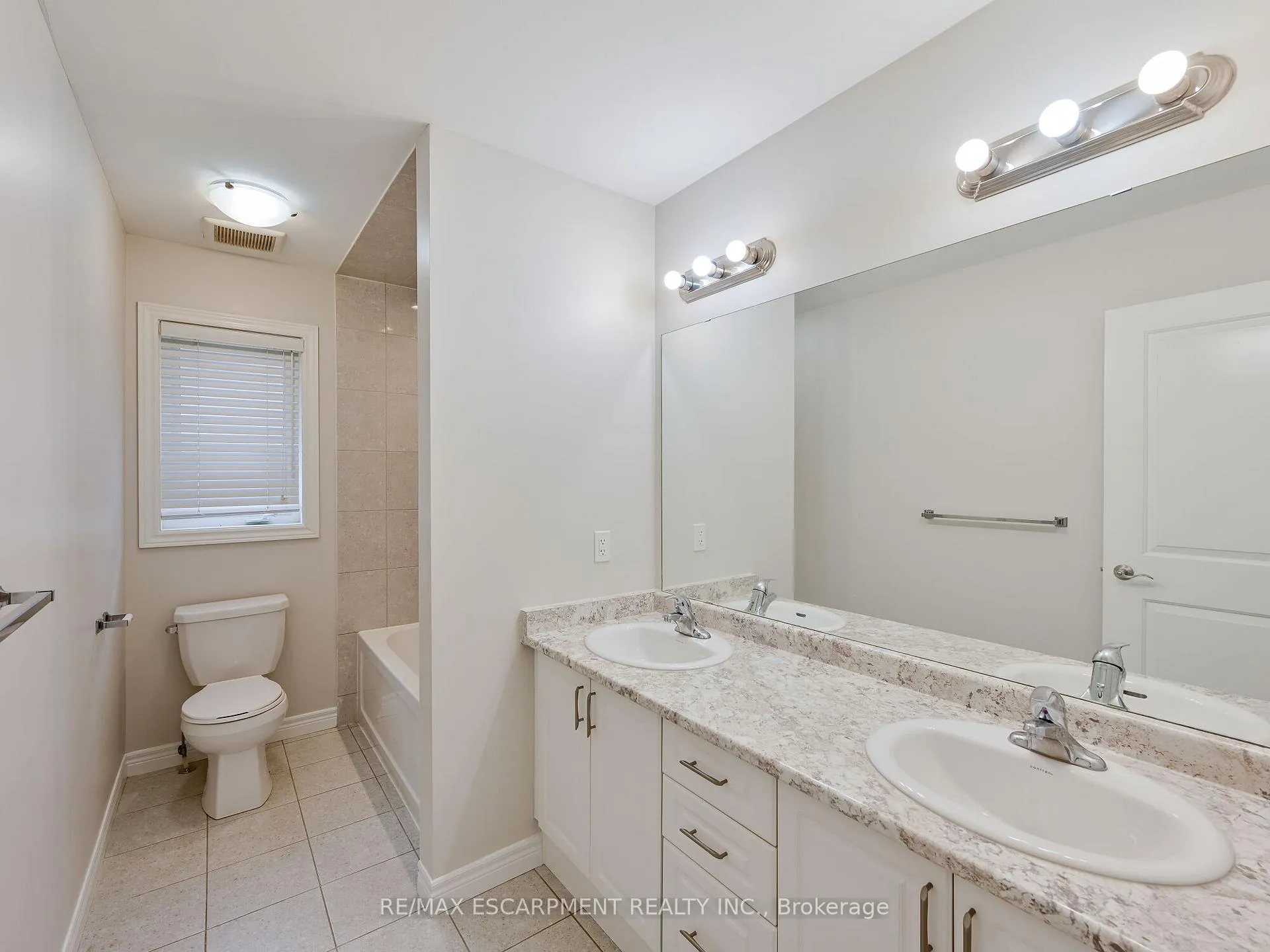 Photo 32 of 56 Dolomiti Court, Hamilton, Rural Glanbrook — HOMEH