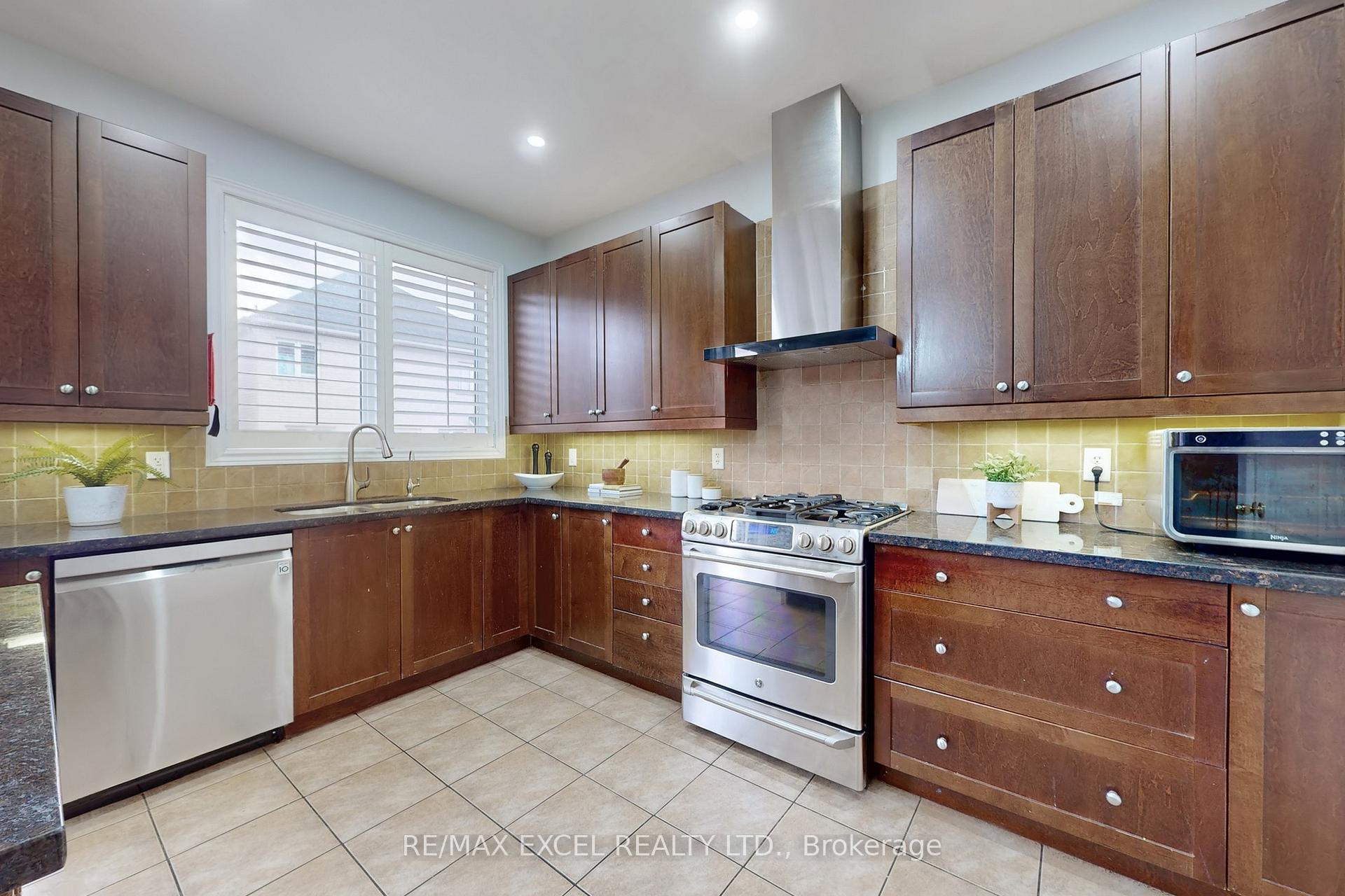 Photo 13 of 25 Lundy Drive, Markham, Box Grove — HOMEH