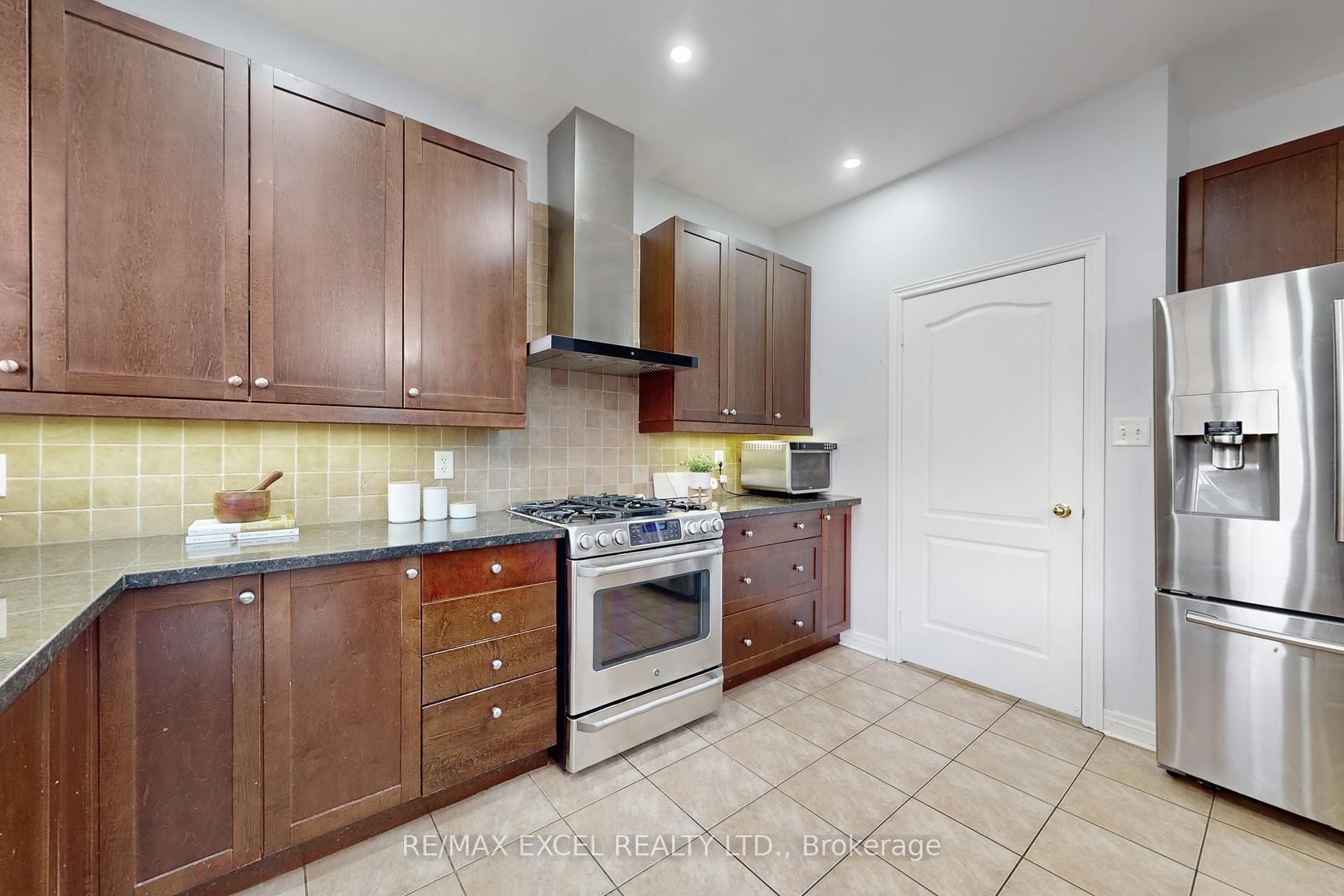 Photo 14 of 25 Lundy Drive, Markham, Box Grove — HOMEH