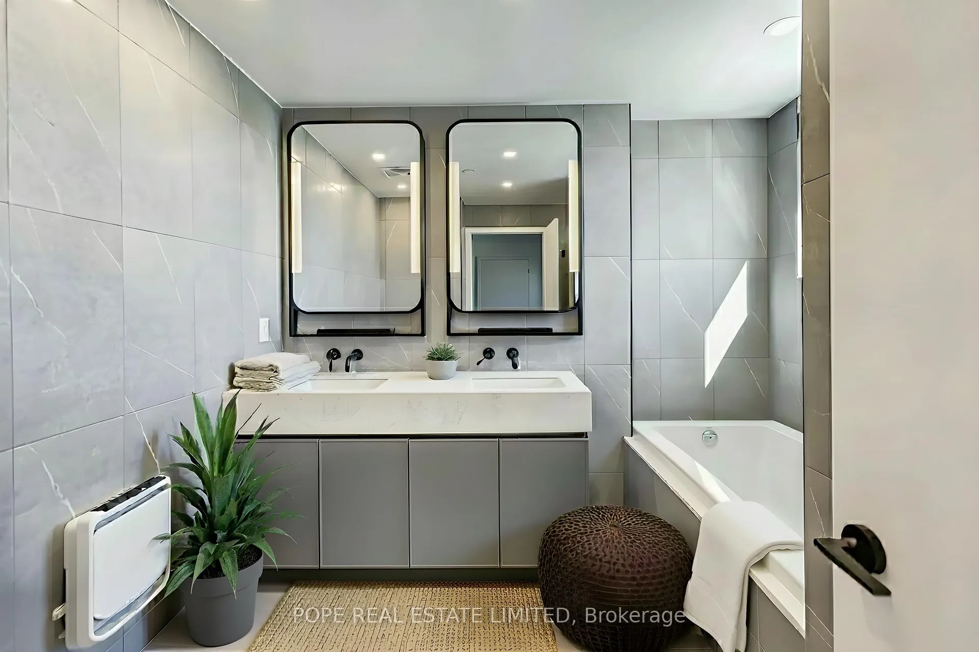 Photo 4 of Unit 1104, 1050 Eastern Avenue, Toronto, Greenwood-Coxwell — HOMEH