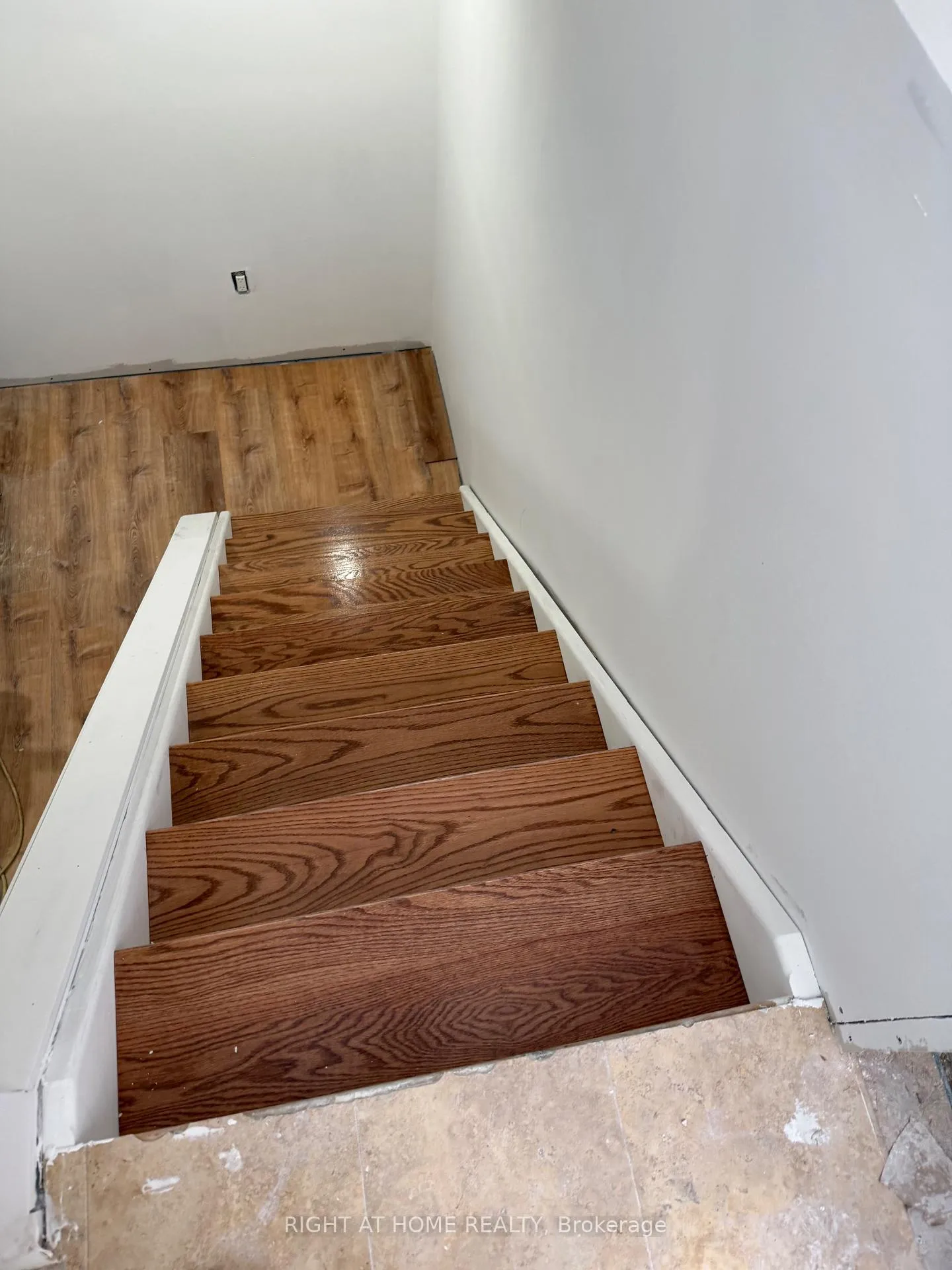 Photo 3 of Unit BSMT, 72 Carleton Trail, New Tecumseth, Beeton — HOMEH