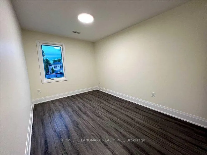 Photo 4 of Unit 2, 1631 Bayview Avenue, Toronto, Leaside — HOMEH