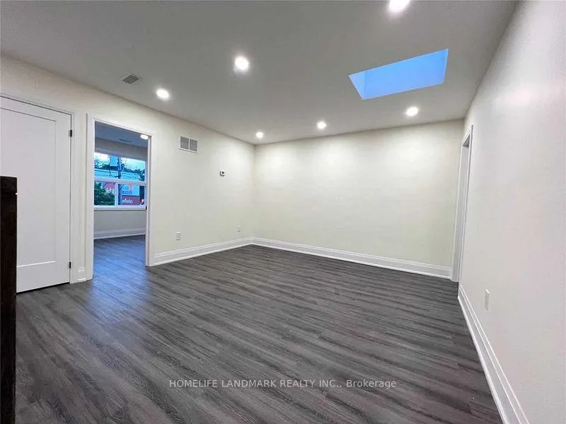 Photo 7 of Unit 2, 1631 Bayview Avenue, Toronto, Leaside — HOMEH